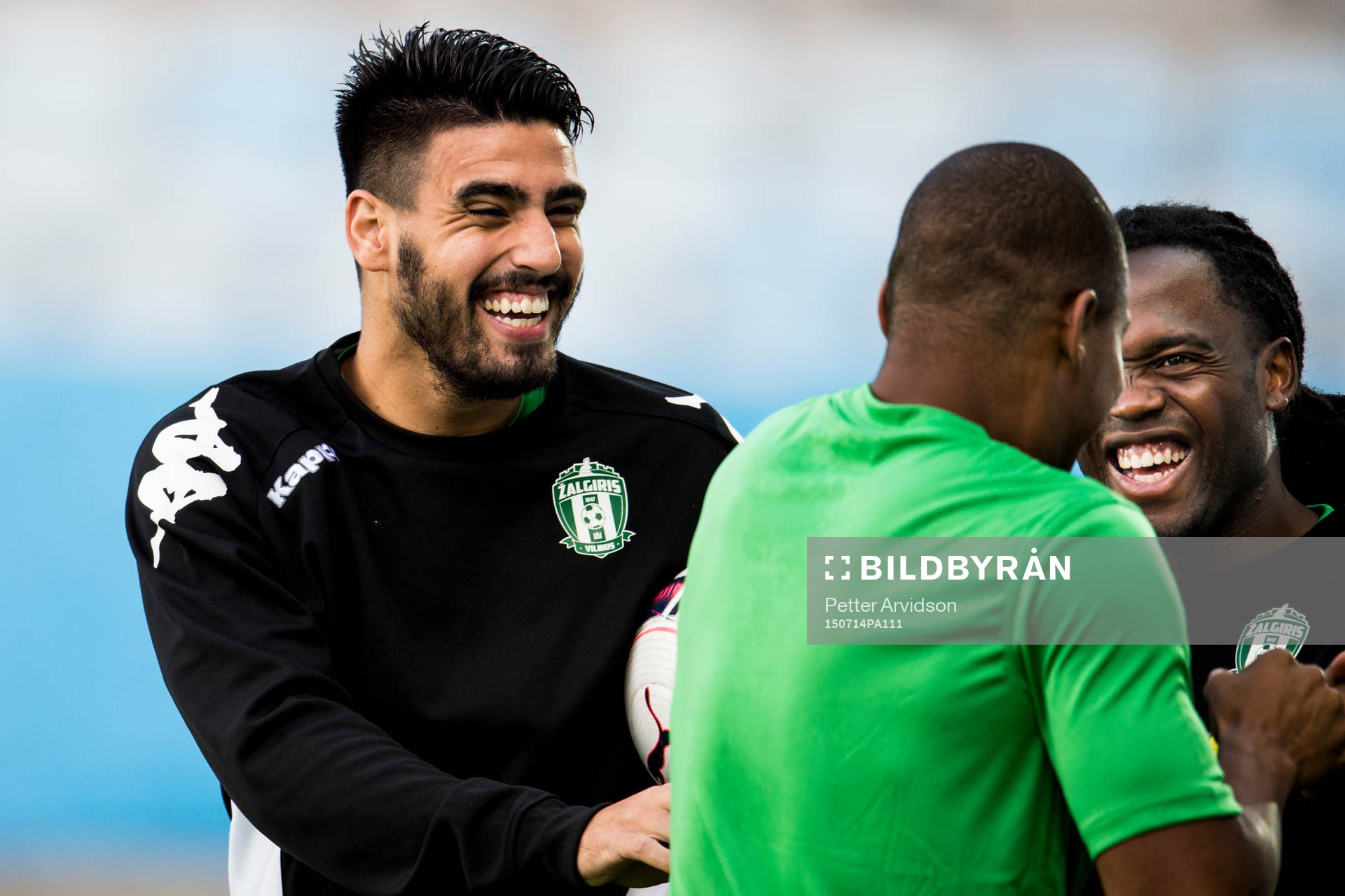 Lucas Gaúcho och Donovan Slijngaard skojar med Eliandro