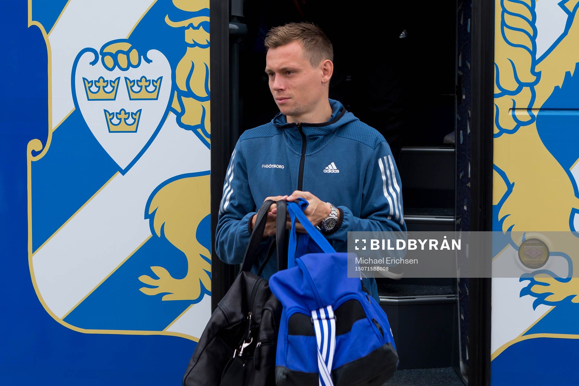 IFK Göteborgs Jakob Ankersen kliver ur spelarbussen