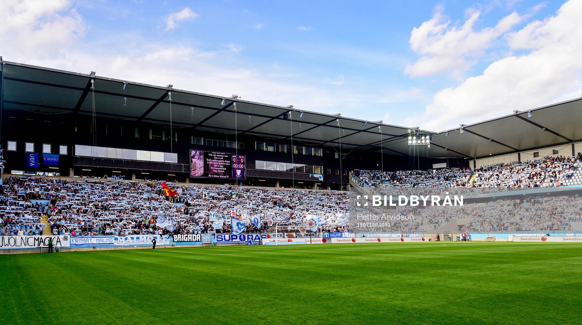 Malmö FFs supportrar före fotbollsmatchen i kvalet till