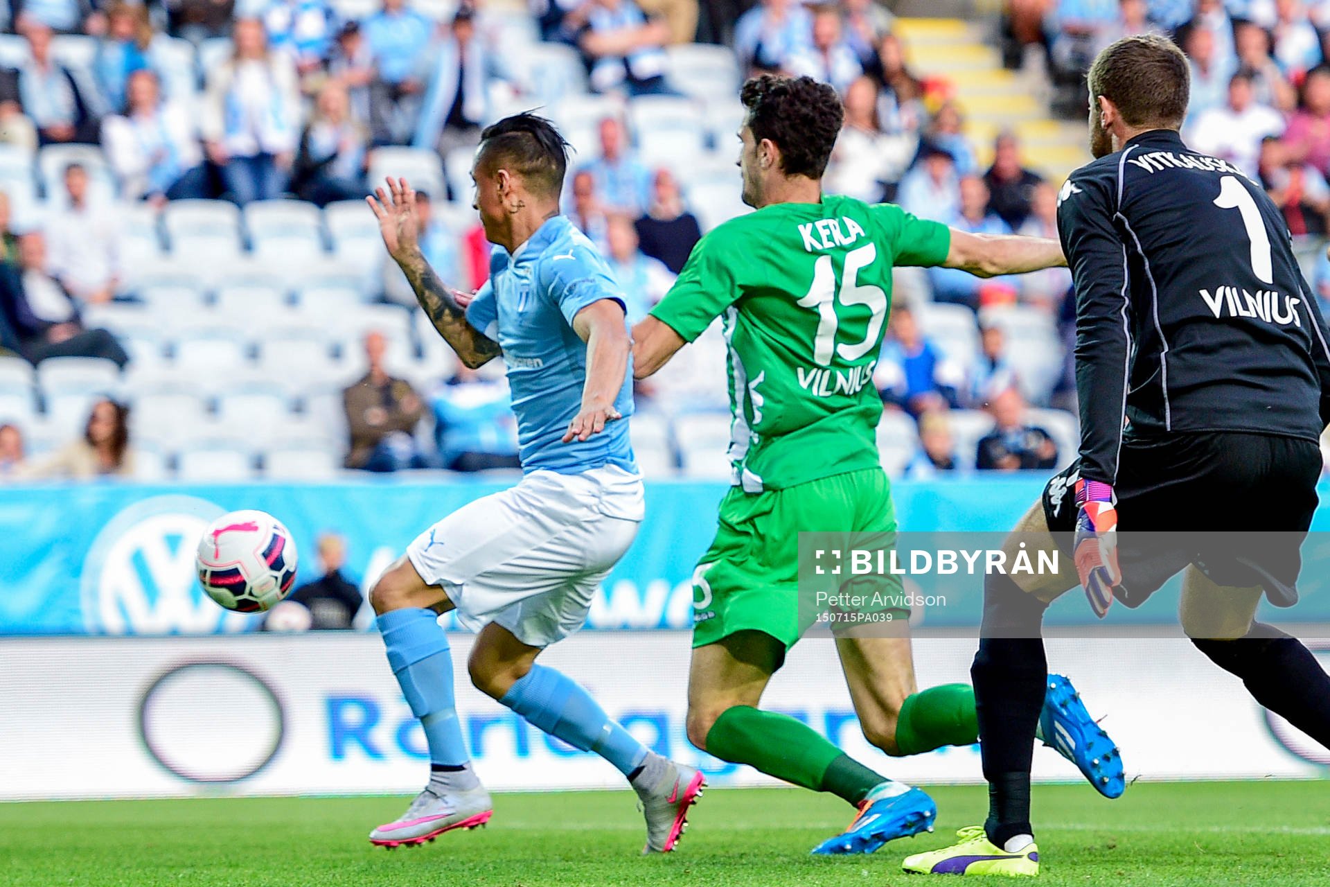 Malmö FFs Victor Yoshimar Yotun Flores missar målchans