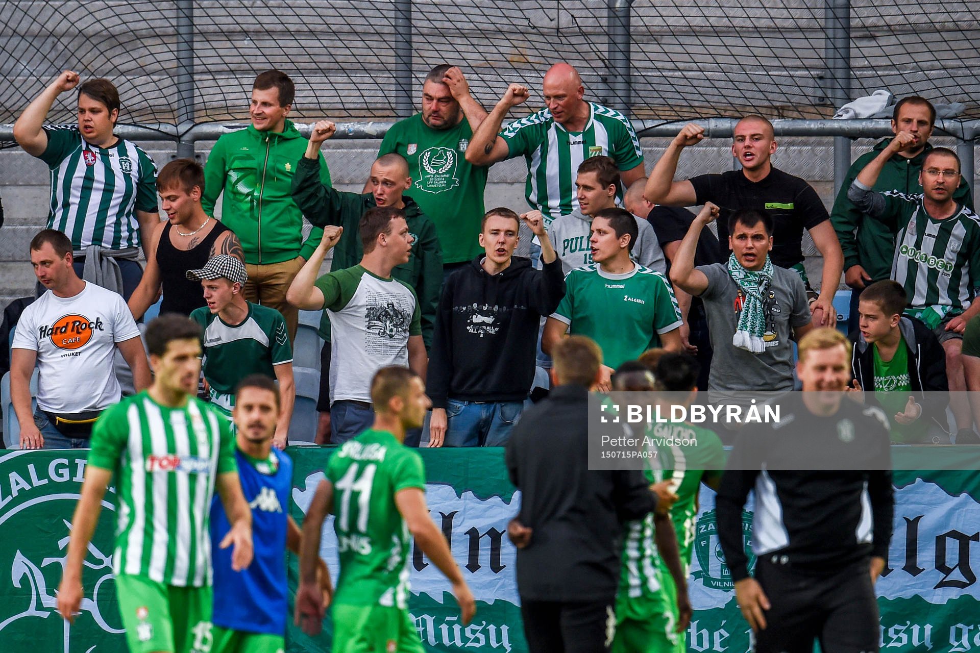 Zalgiris supportrar tackar spelarna