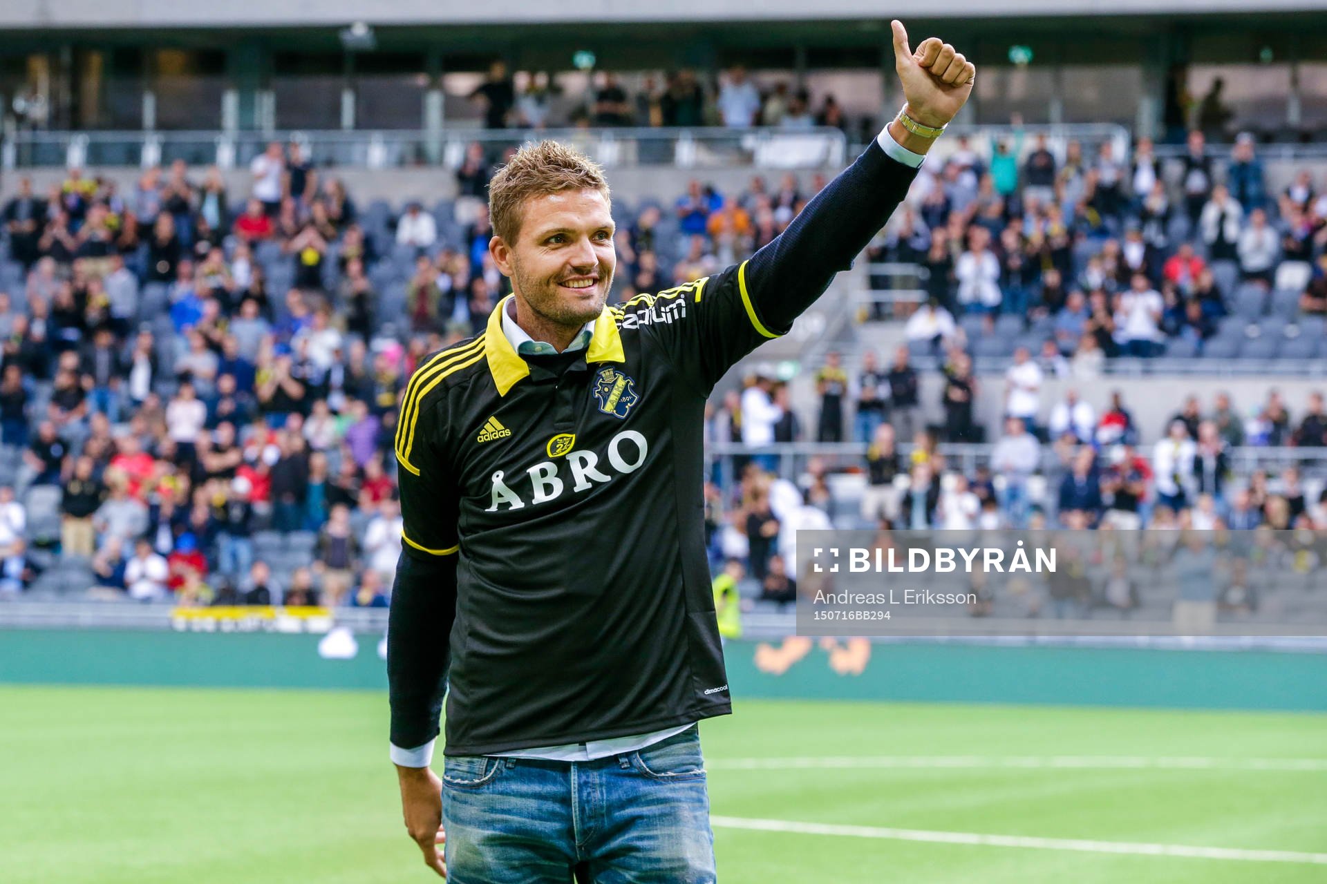 AIK presenterar sitt nyförvärv Jos Hooiveld i halvtid av