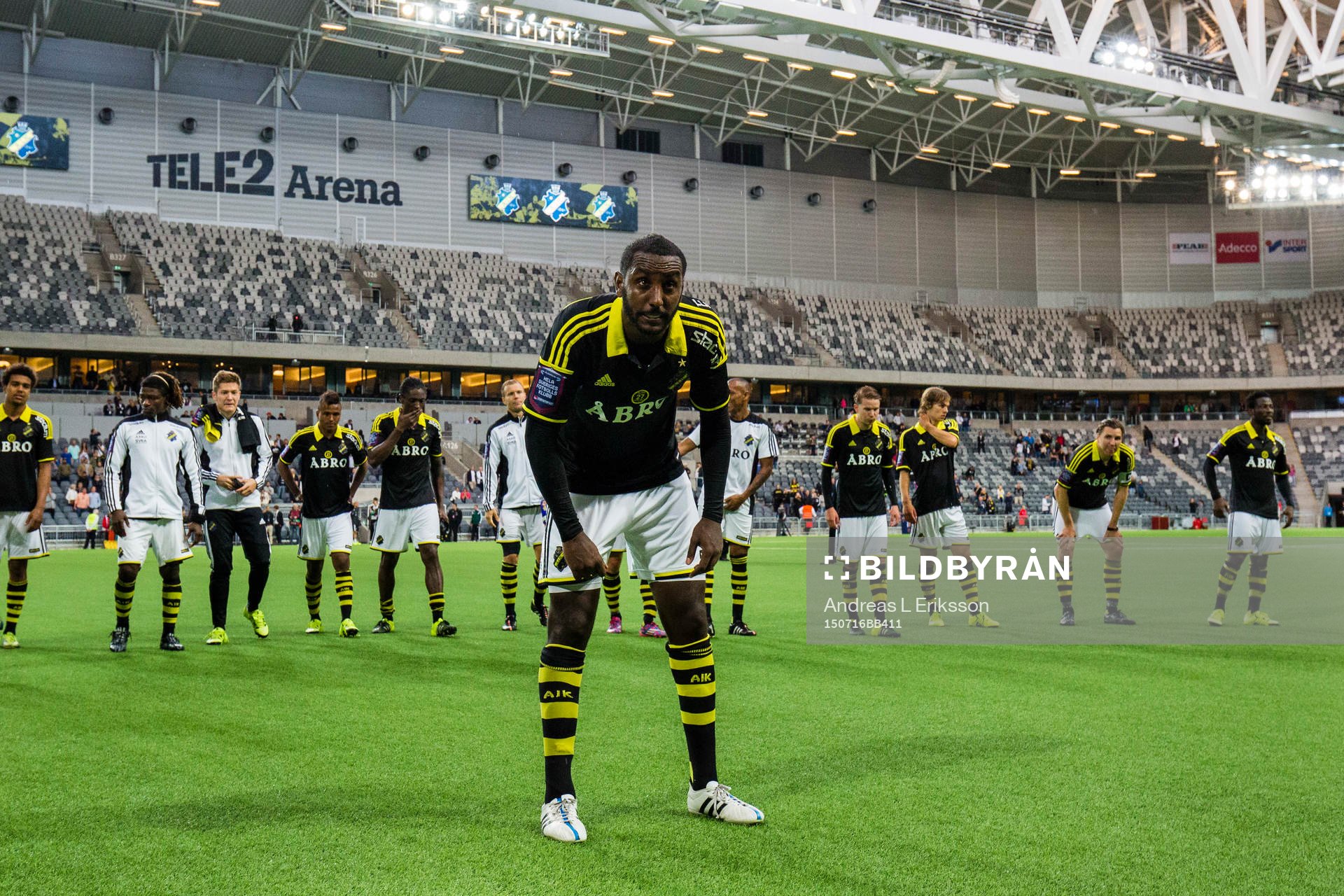 AIK:s Henok Goitom och hans lagkamrater tackar publiken efter fotbollsmatchen i kvalet till Europa League mellan AIK och Shirak den 16 juli 2015 i Stockholm.
