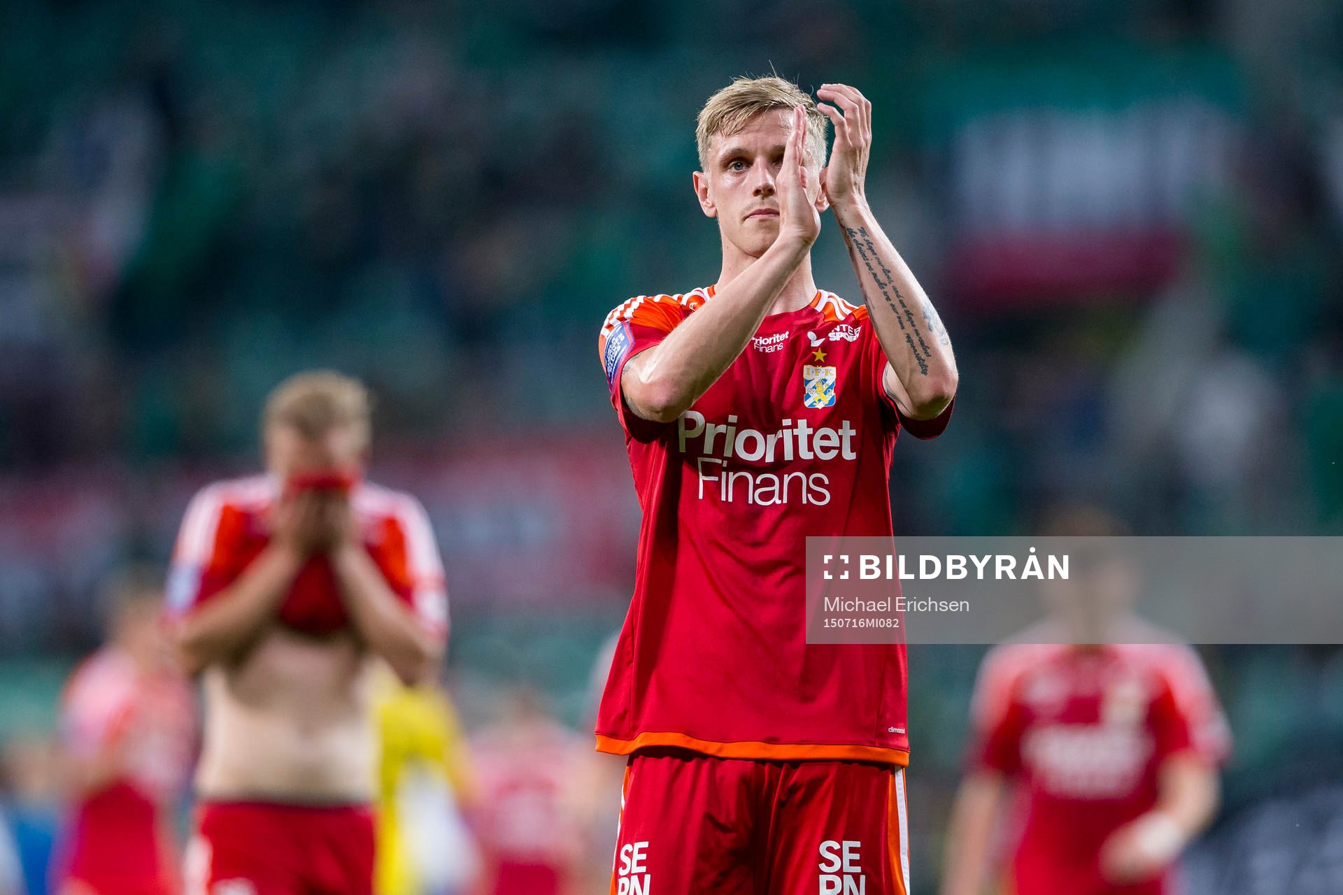 IFK Göteborgs Sören Rieks tackar