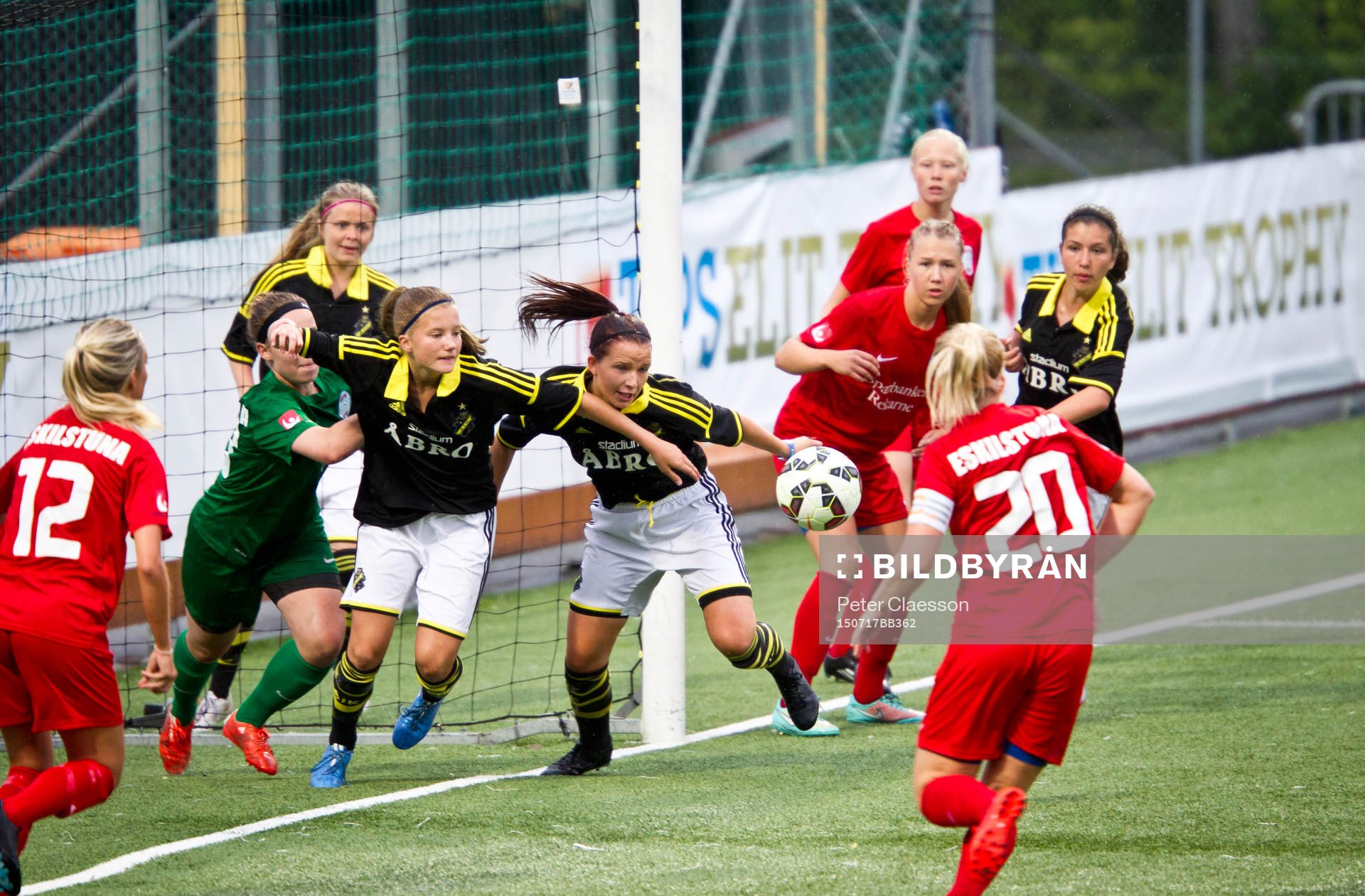 Fotboll, Gothia Cup, Tipselit Trophy: Semifinal AIK - Eskilstuna på Valhalla IP i Göteborg.