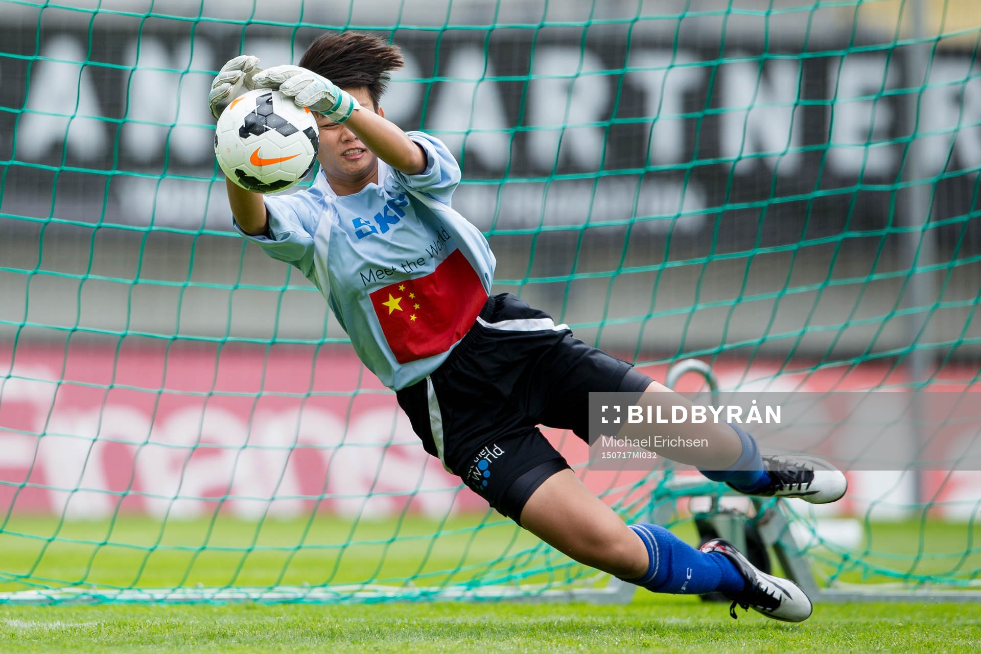 Hainan Qiongzhong målvakt räddar en straff i G12-finalen