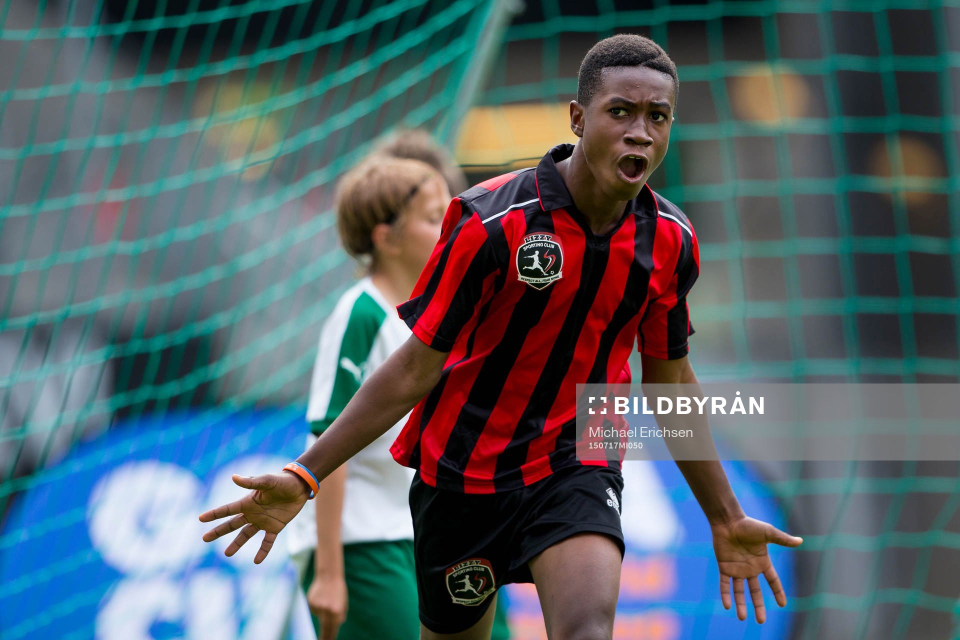 En spelare i Lizzy Football Club jublar
