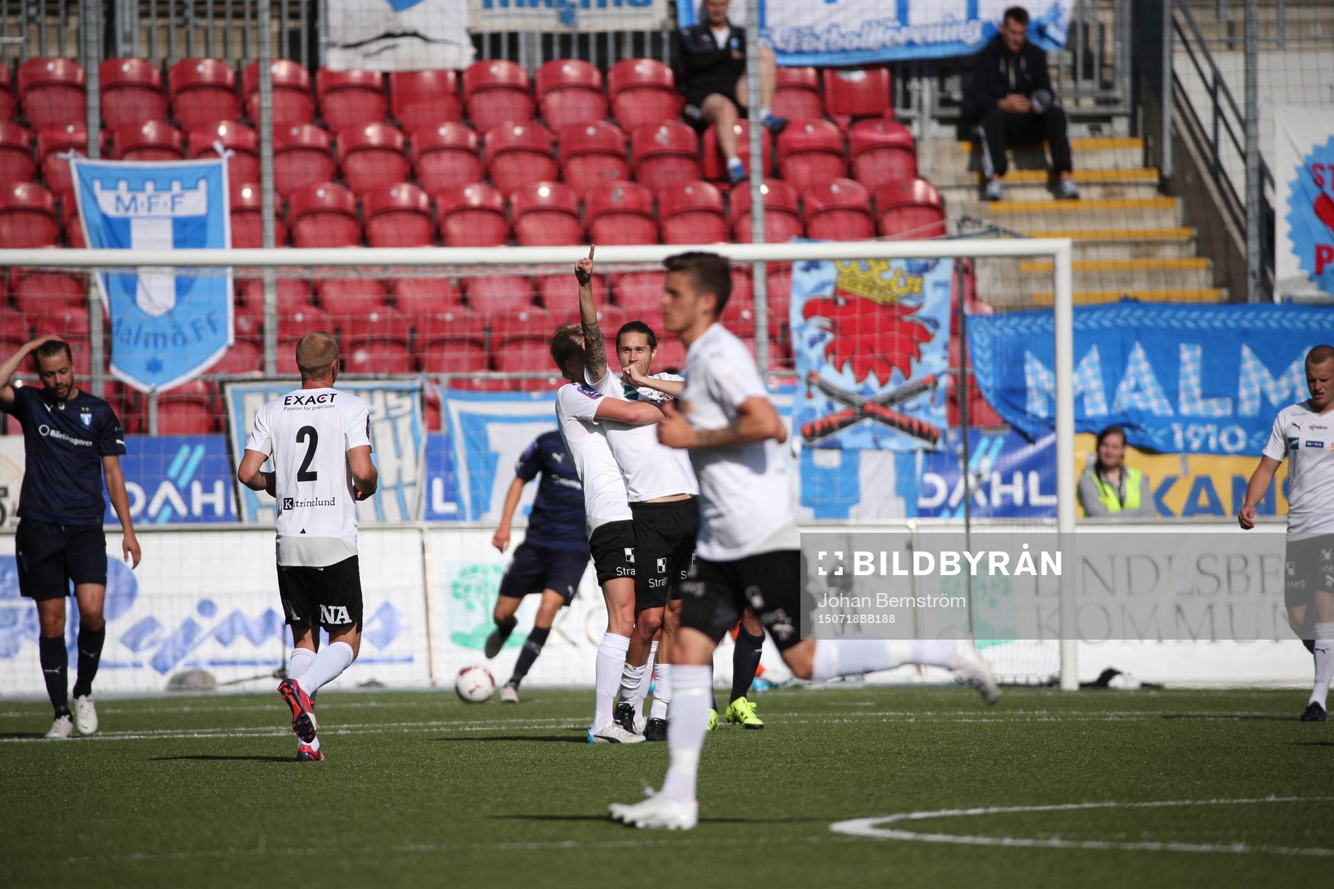 Örebros Daniel Nordmark gör 1-0 och jublar under fotbollsmatchen i Allsvenskan mellan Örebro SK och Malmö FF den 18 juli 2015 i Örebro.