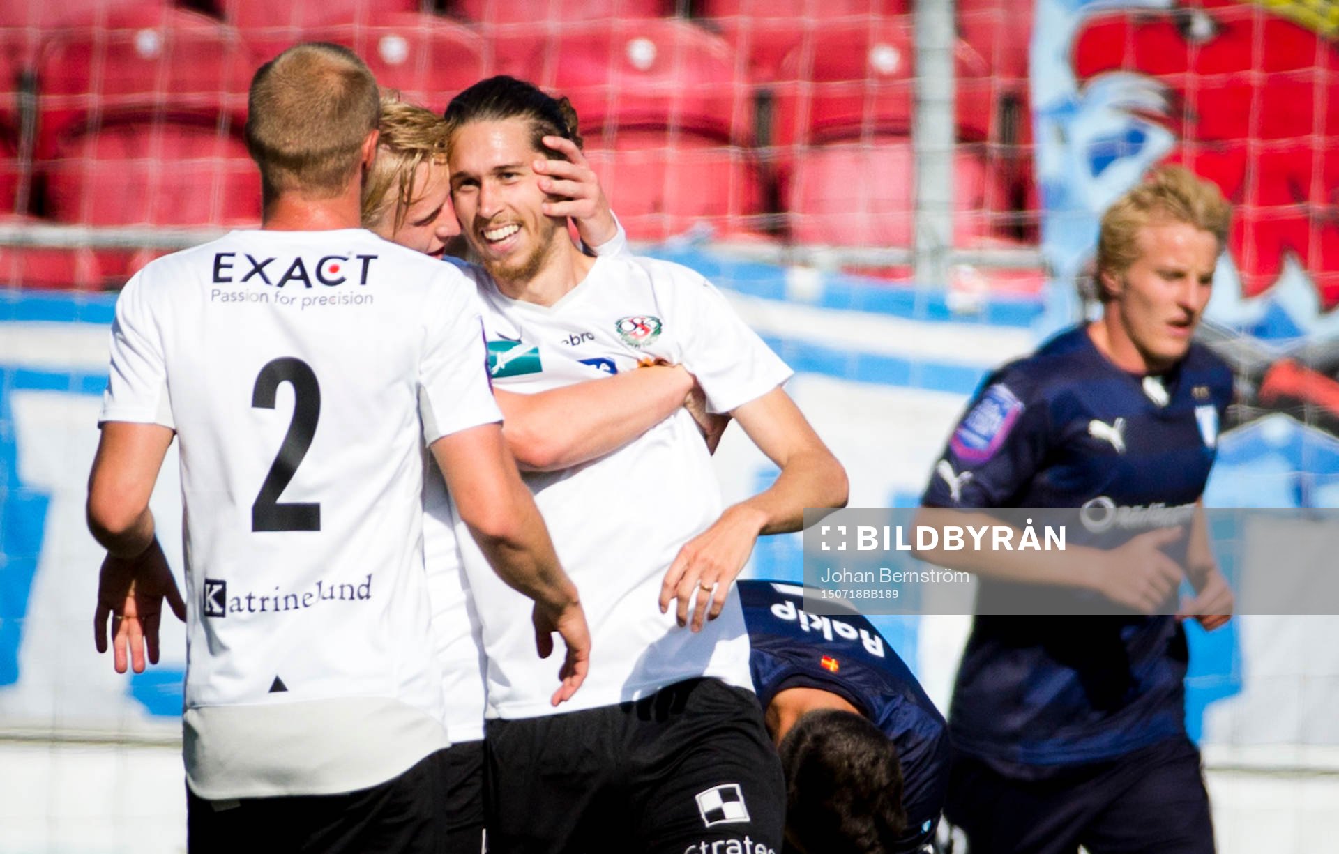 Örebros Daniel Nordmark gör 1-0 och jublar