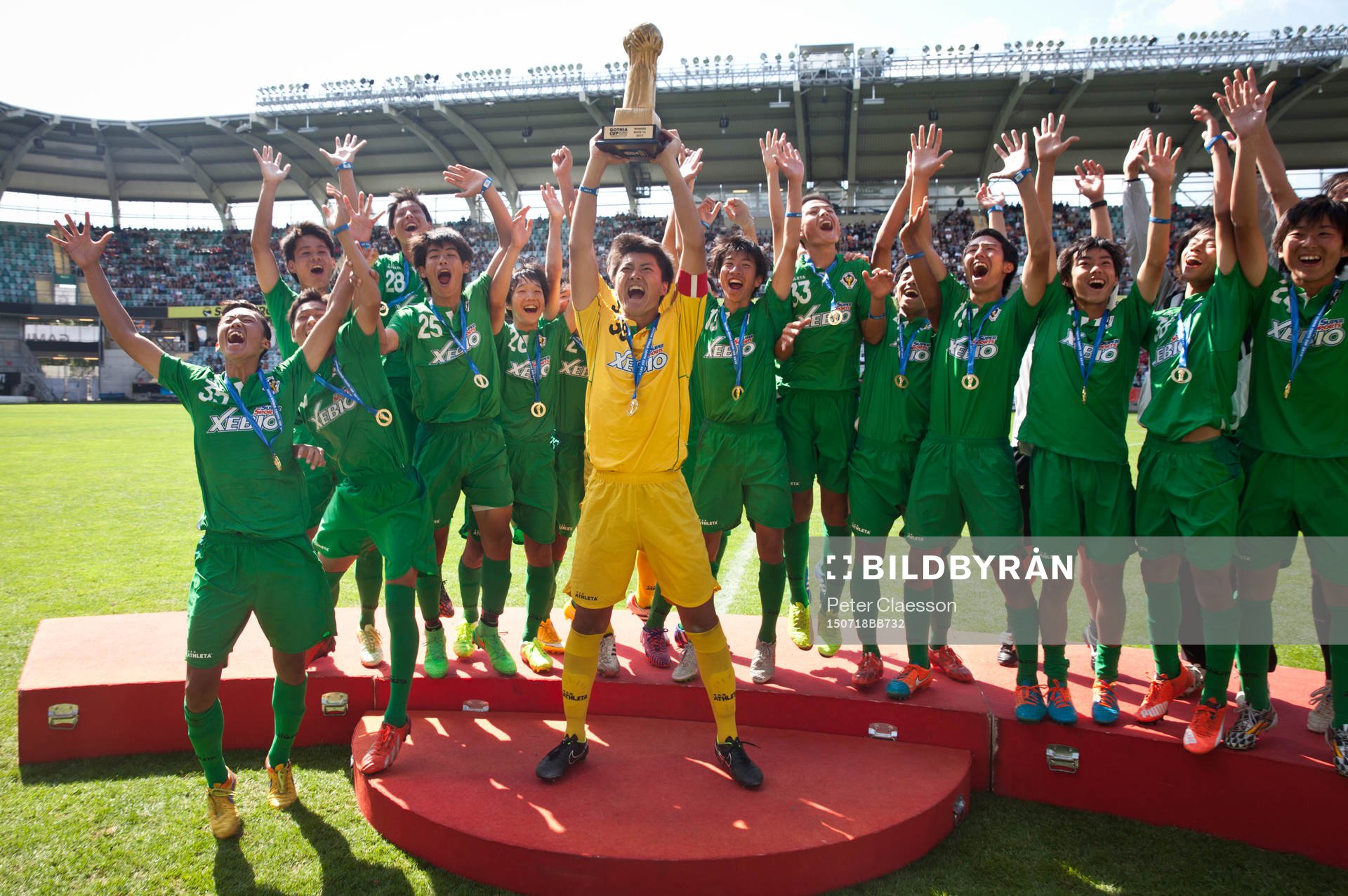 Tokyo Verdy från Japan firar segern i 16-årsklassen på