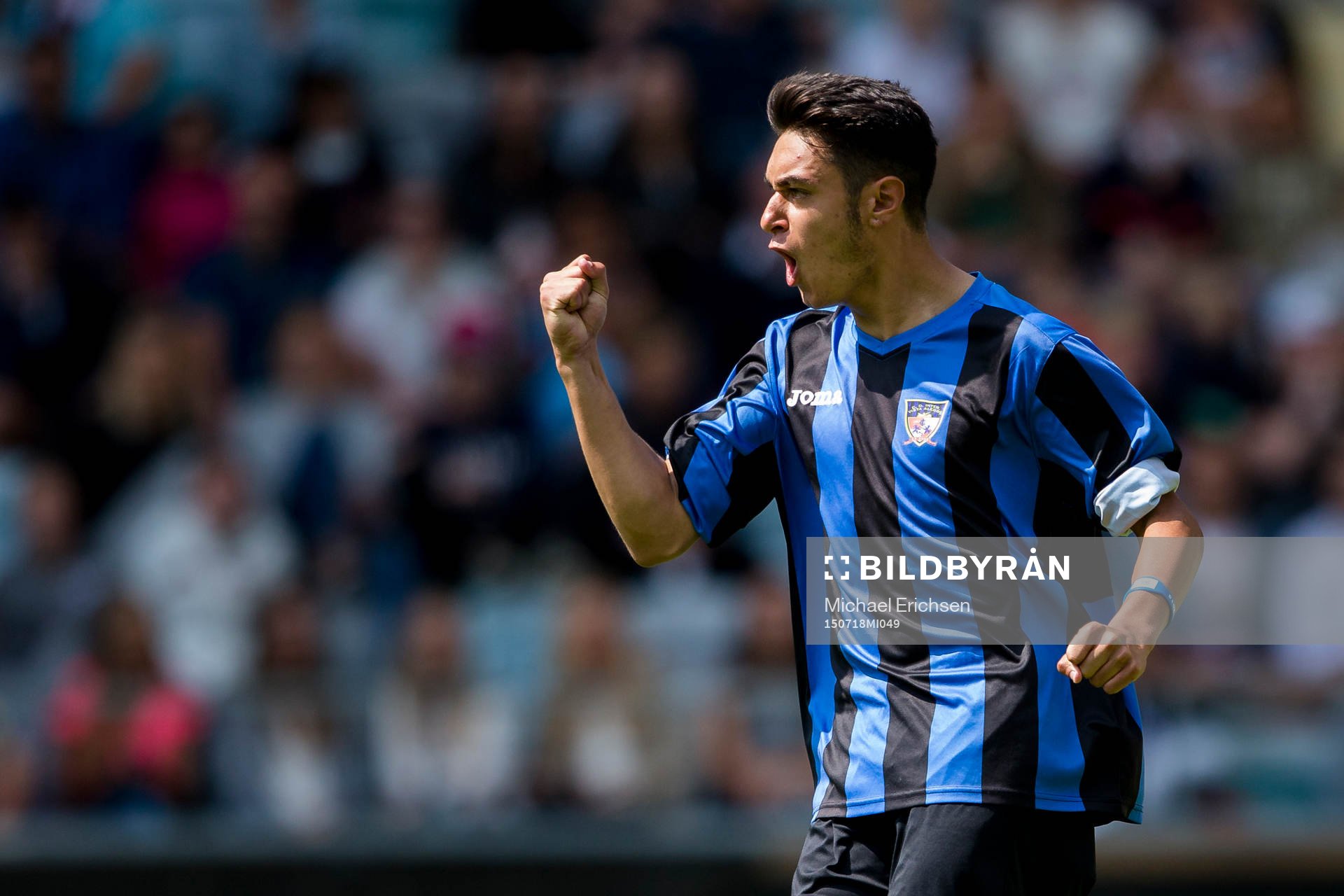En CD Inter Vista Alegre spelare jublar