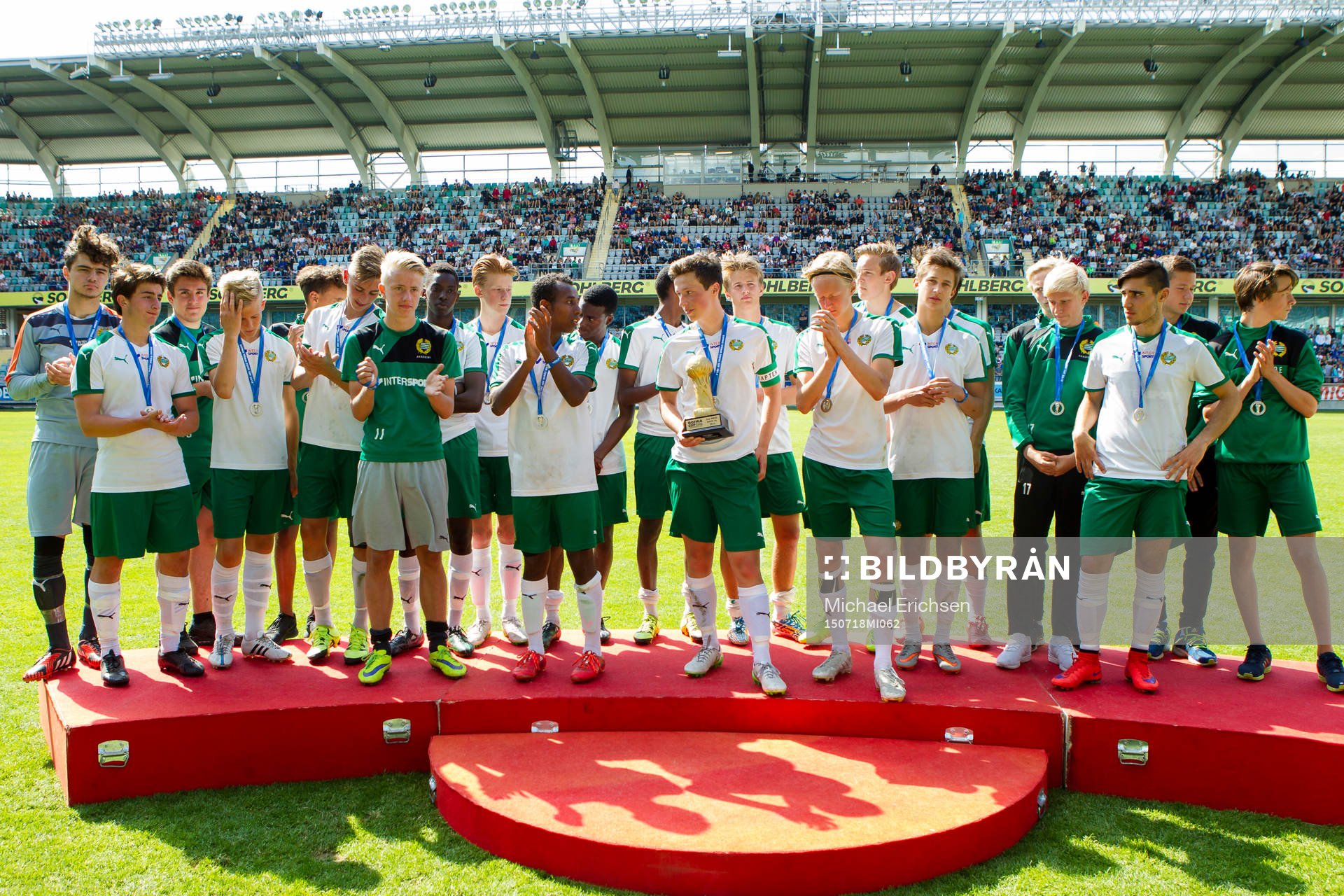  Hammarby silvermedaljörer efter förlust i B16-finalen i Gothia Cup mellan Tokyo Verdy och IF FF Hammarby den 18 juli 2015 i Göteborg