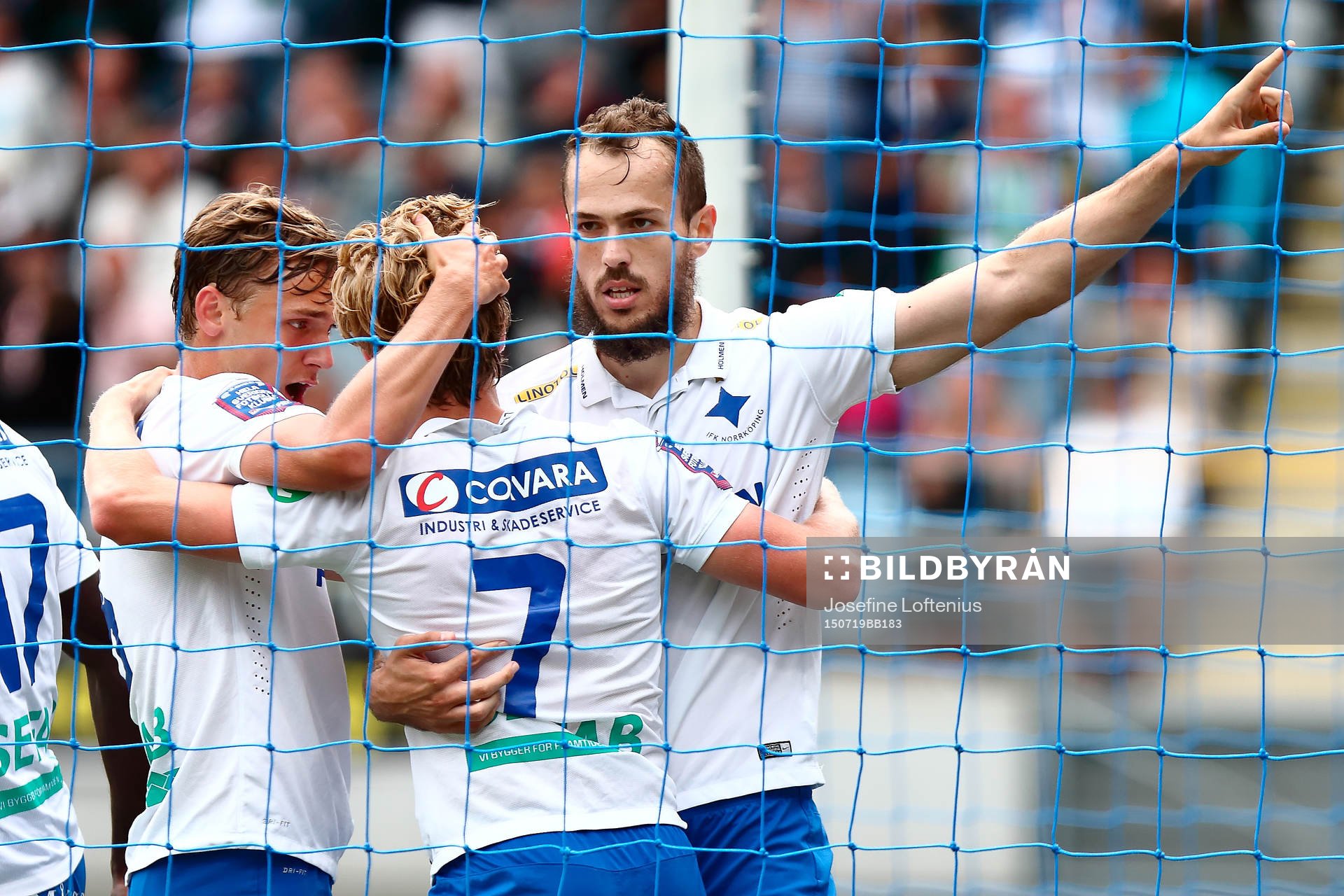 Norrköpings Linus Wahlqvist och Emir Kujovic firar med Alexander Fransson efter att Alexander Fransson gjort 2-2 under fotbollsmatchen i Allsvenskan mellan Norrköping och IFK Göteborg den 19 juli 2015 i Norrköping.