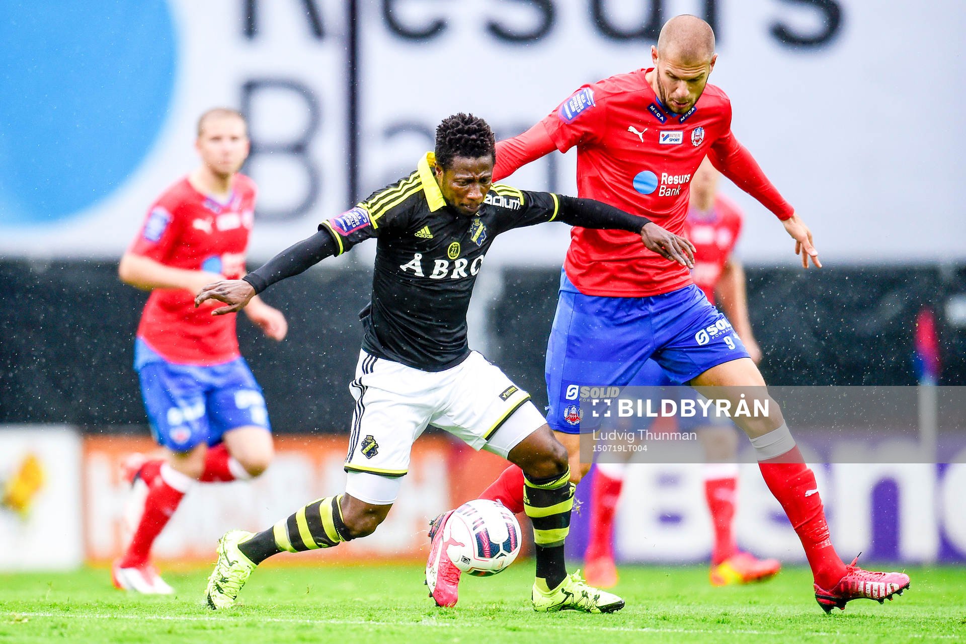 s Ebenezer Ofori och Helsingborgs Robin Simovic