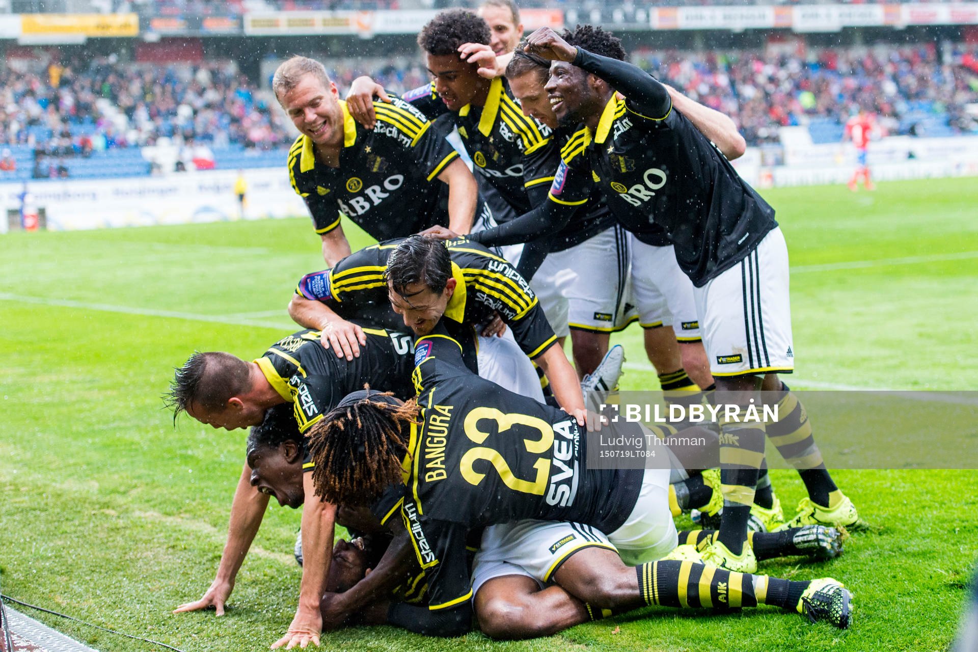 s spelare firar Henok Gotiom gjort 1-1