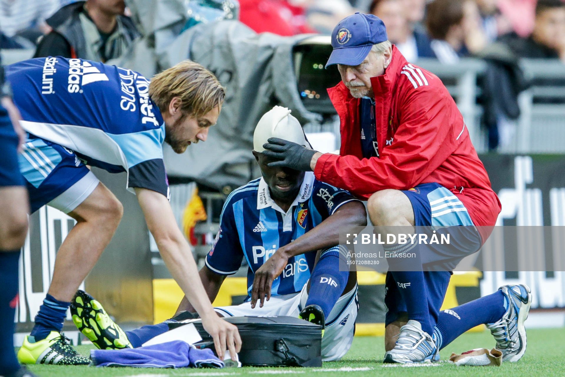 Djurgårdens Omar Colley får bandage runt huvudet