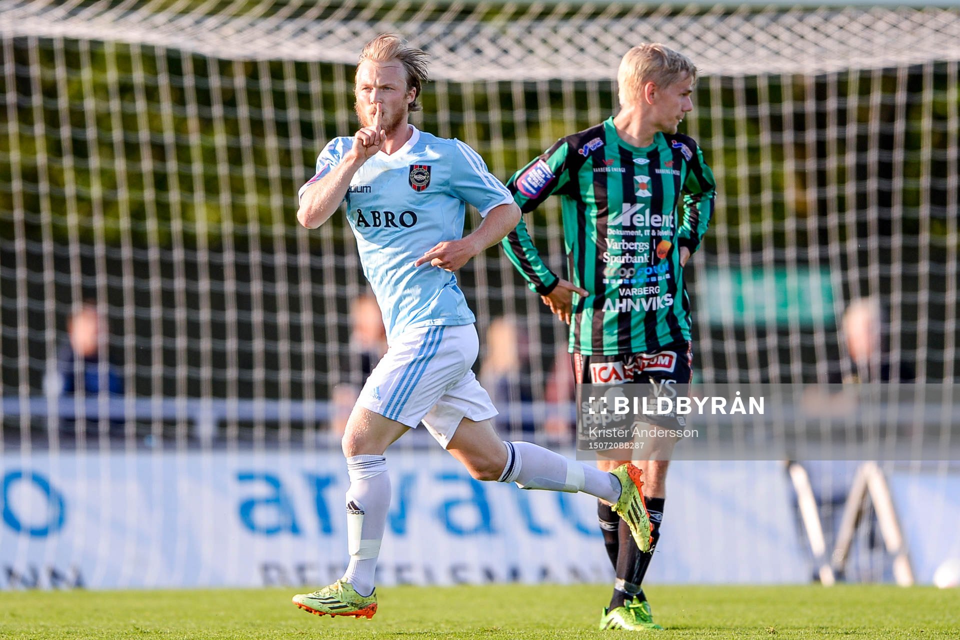 Brommapojkarnas Pontus Åsbrink jublar