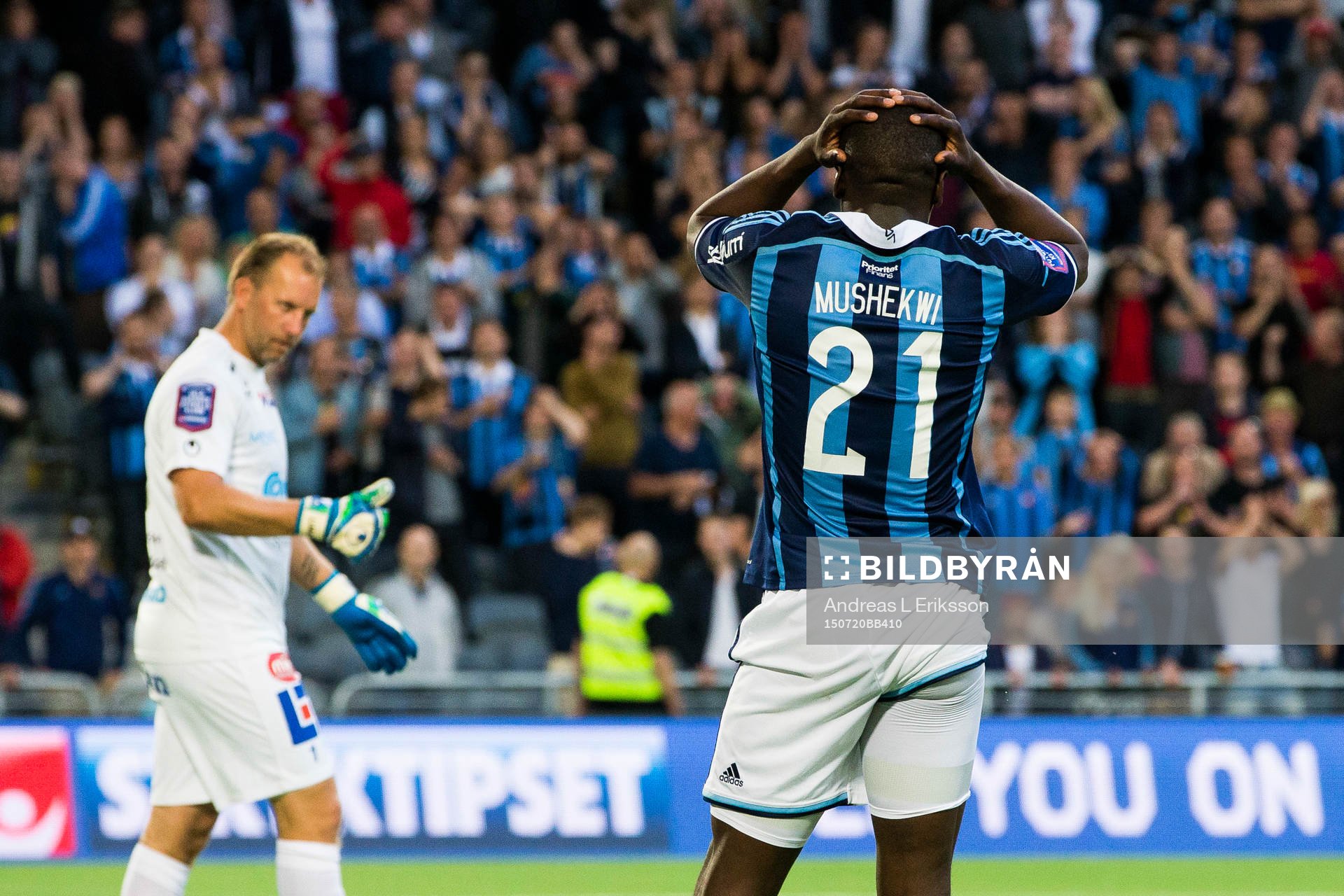 Djurgårdens Nyasha Mushekwi tar sig för huvudet