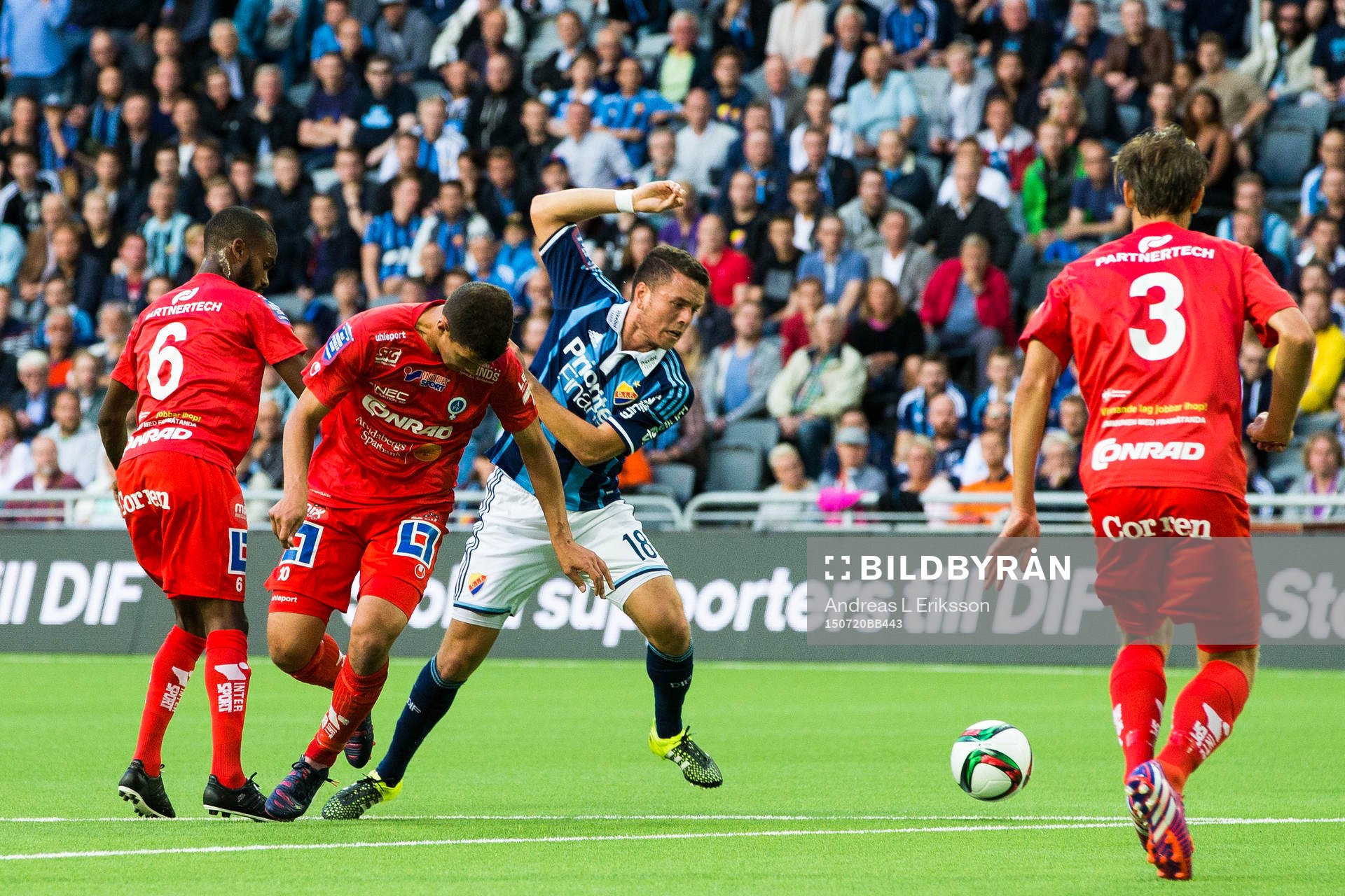 Åtvidabergs Mauricio Albornoz och Djurgårdens Kerim Mrabti i kamp om bollen under fotbollsmatchen i Allsvenskan mellan Djurgården och Åtvidaberg den 20 juli 2015 i Stockholm.