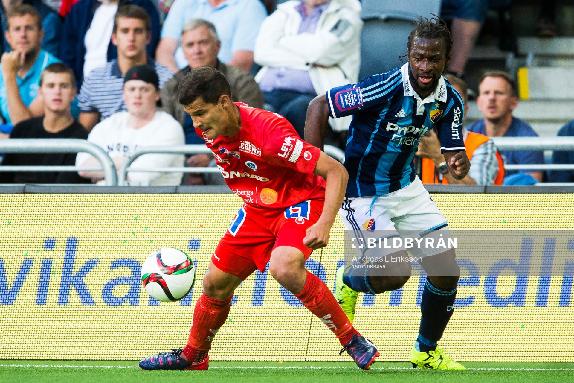 Åtvidabergs Mauricio Albornoz vänder bort Djurgårdens