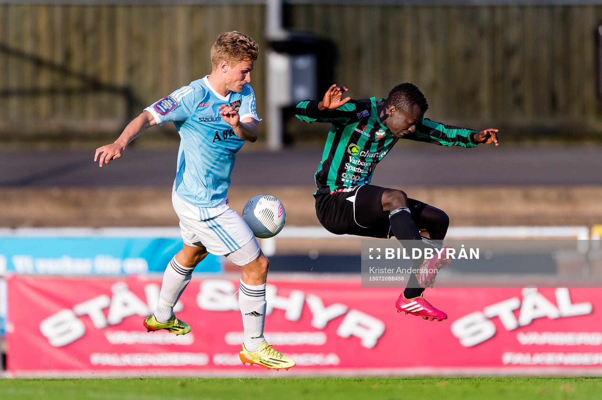 Brommapojkarnas Carl Starfelt och Varbergs Thomas Boakye
