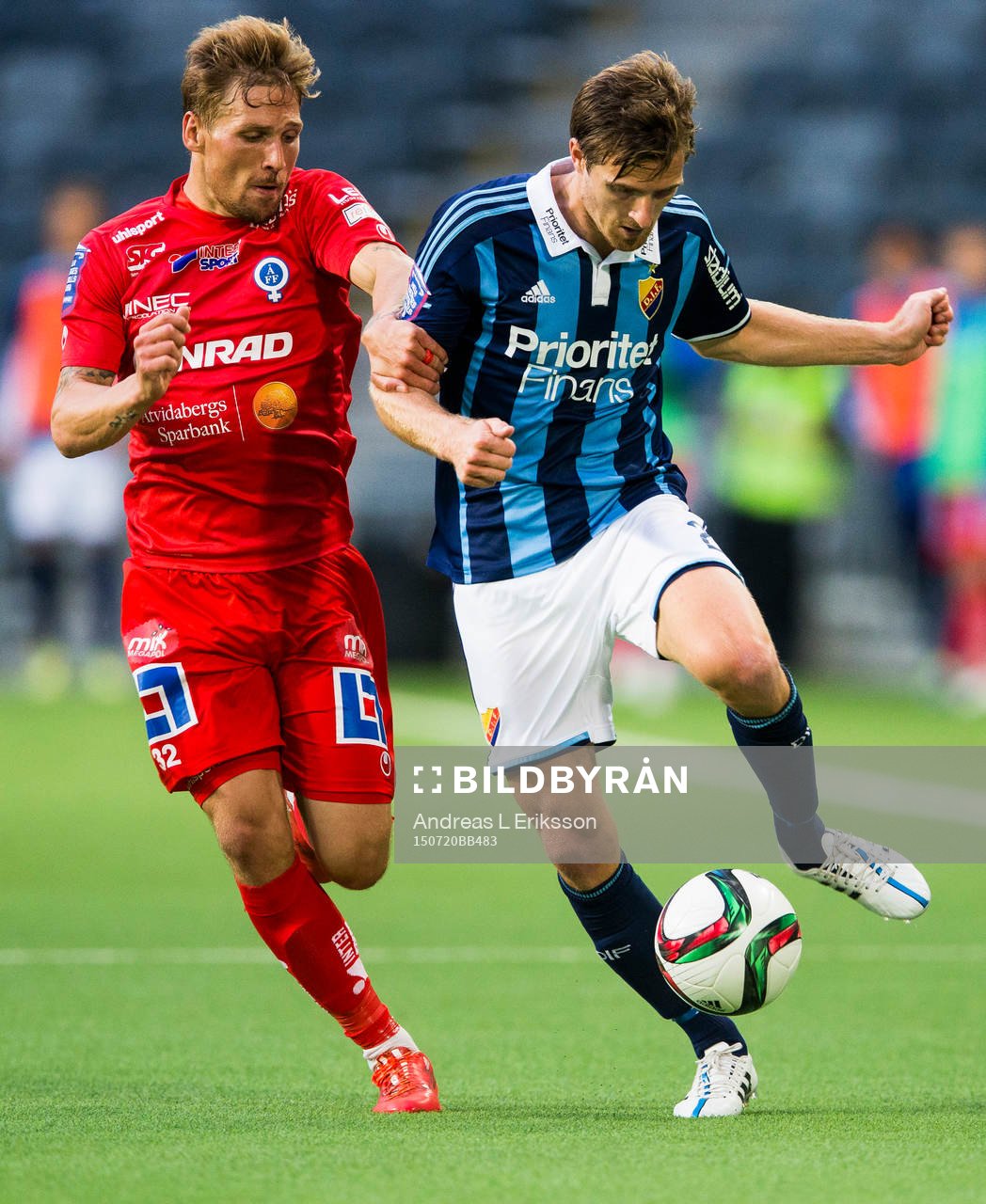 Åtvidabergs Martin Christensen tar tag i Djurgårdens