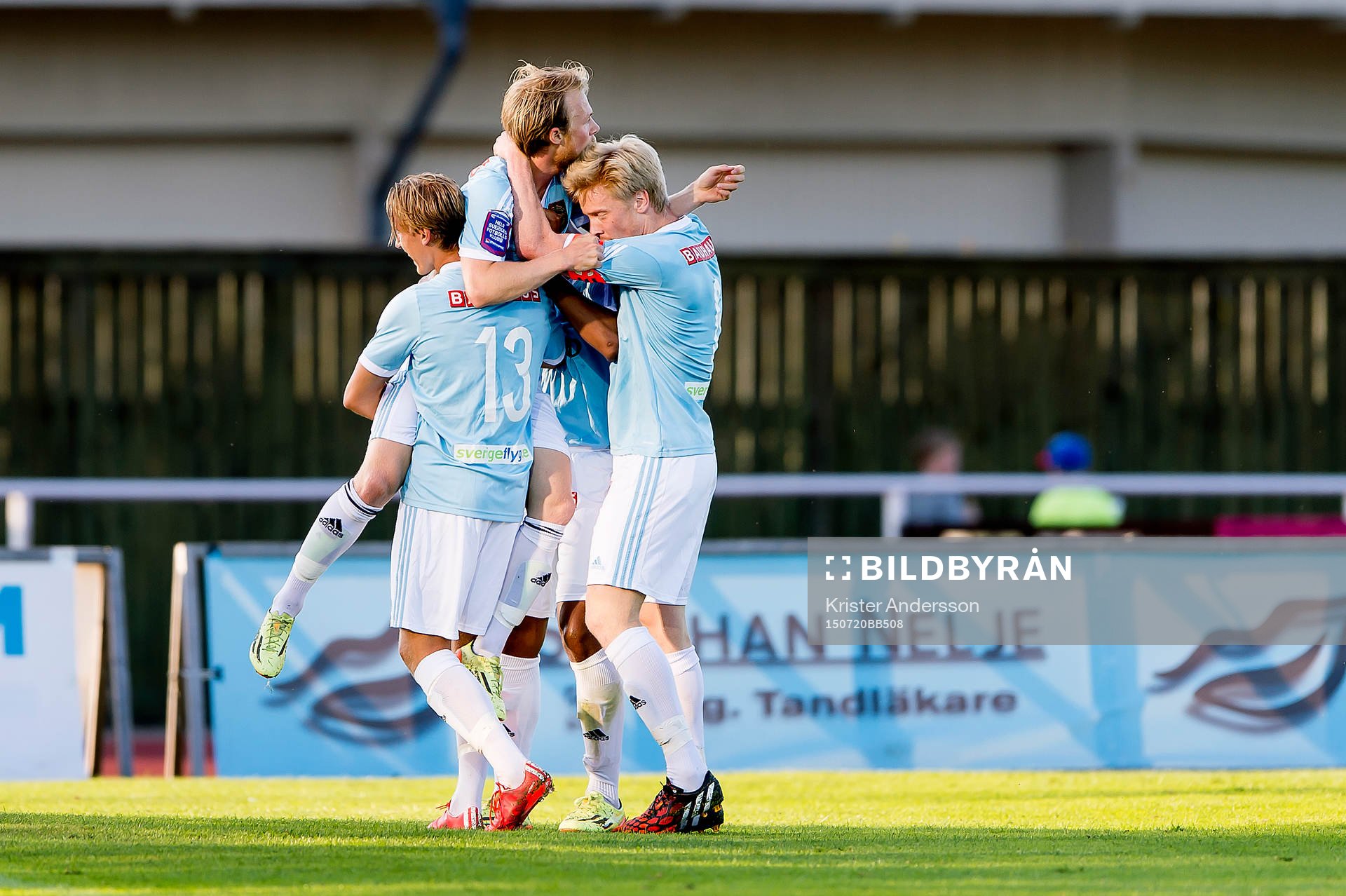 Brommapojkarna jublar