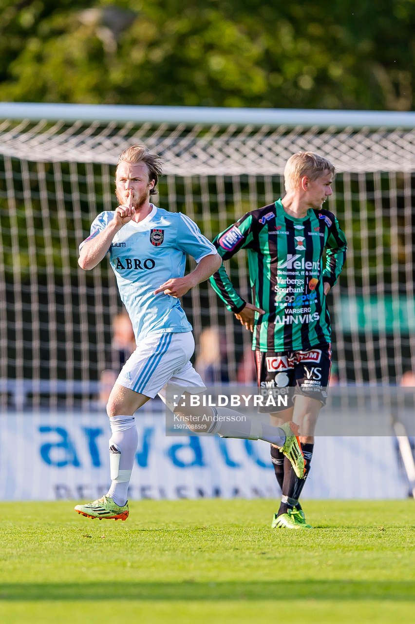 Brommapojkarnas Pontus Åsbrink jublar efter 0-1 under fotbollsmatchen i Superettan mellan Varberg och Brommapojkarna den 20 juli 2015 i Varberg.