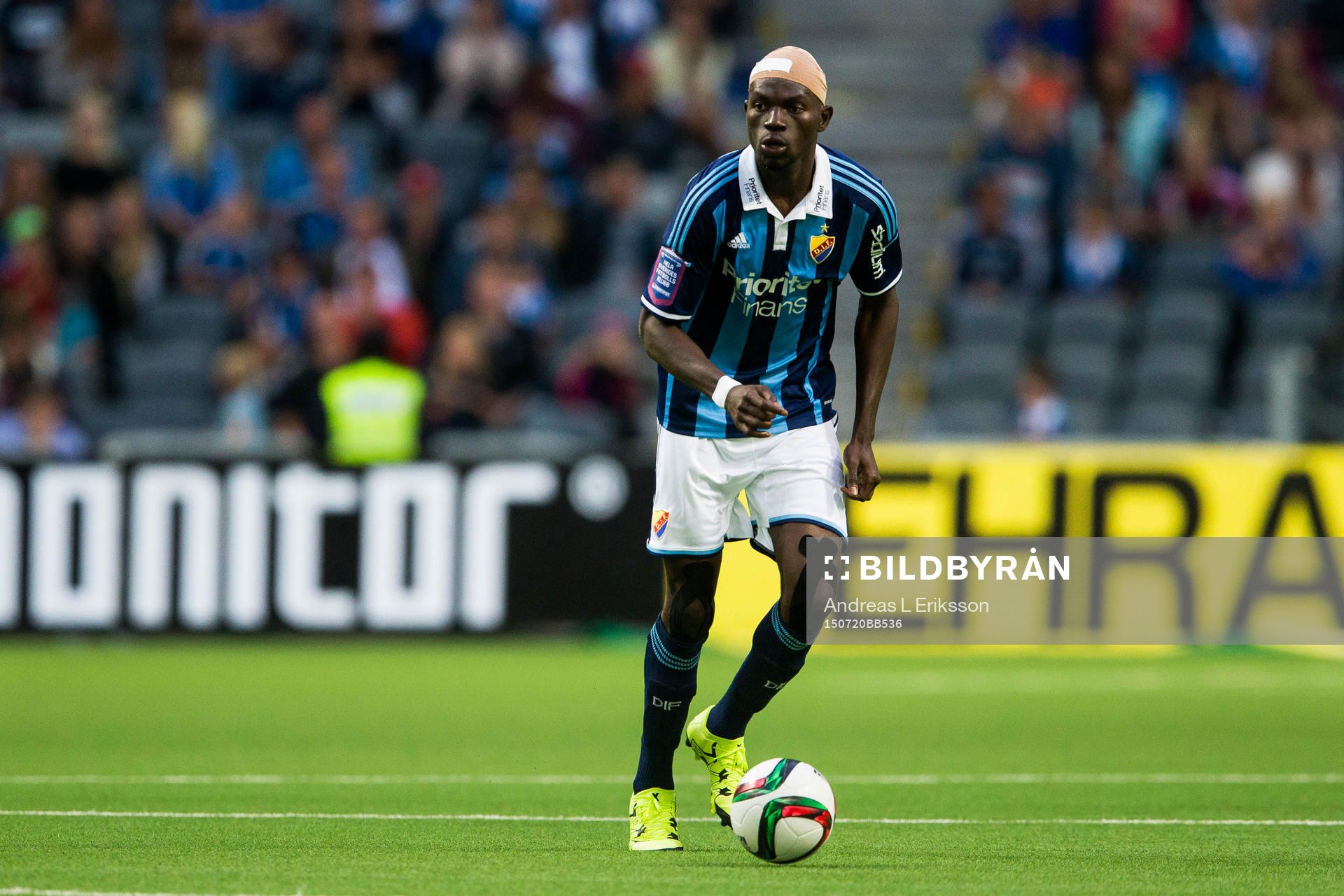 Djurgårdens Omar Colley med bollen under fotbollsmatchen i Allsvenskan mellan Djurgården och Åtvidaberg den 20 juli 2015 i Stockholm.