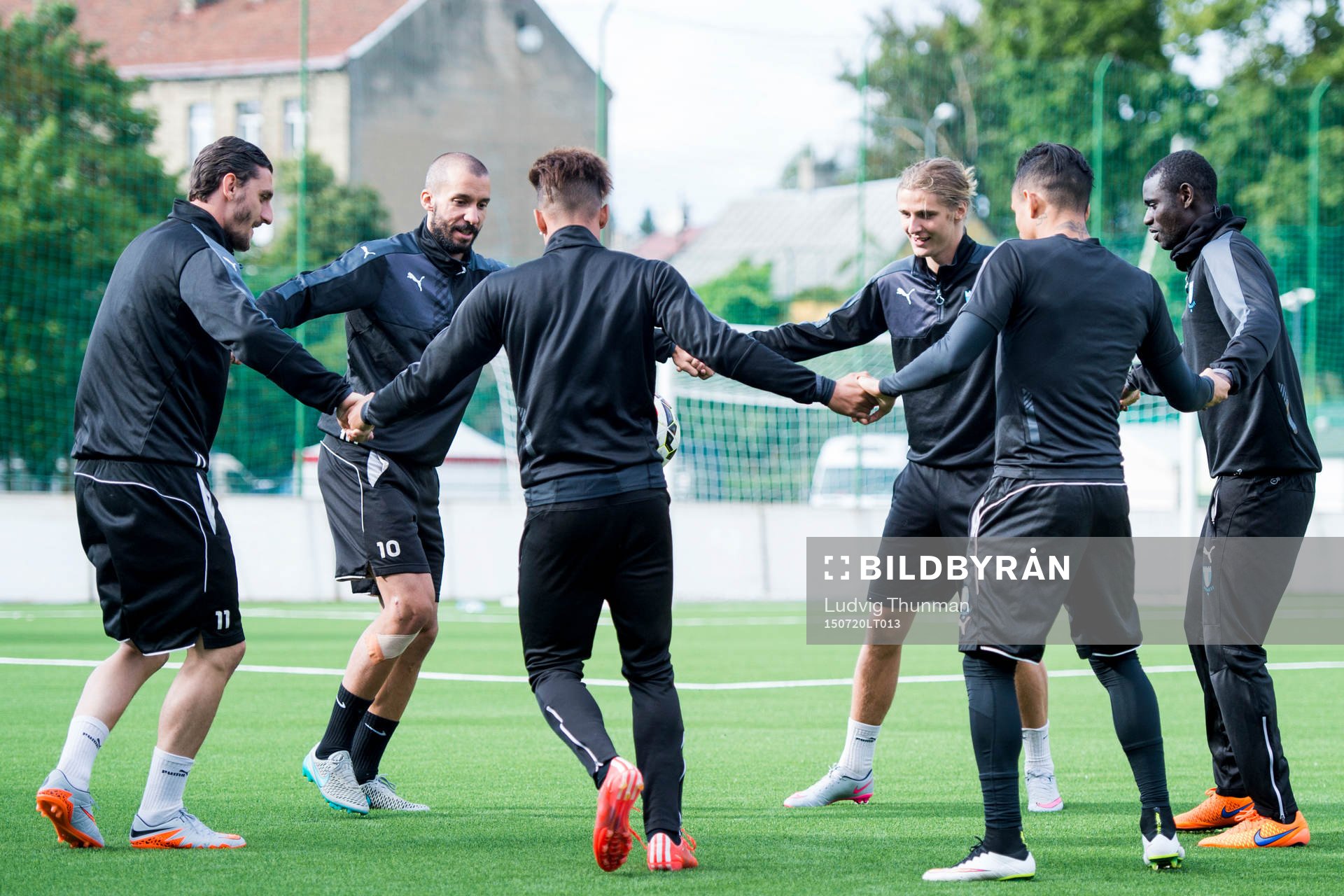 Malmö FFs spelare värmer upp