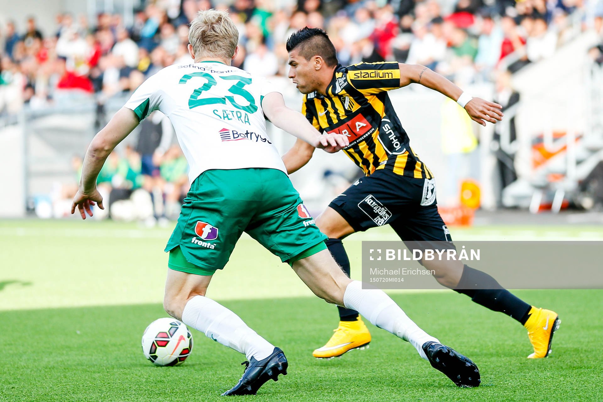 Häckens Paulo de Oliveira mot Hammarbys Lars Saetra