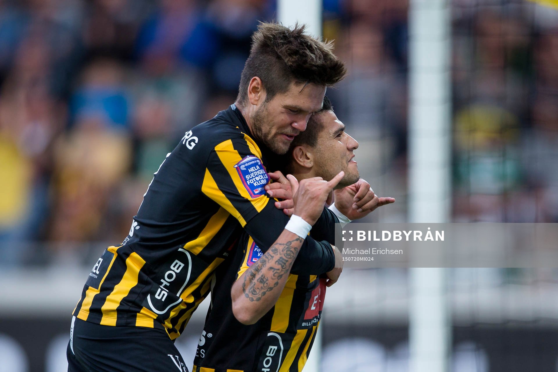 Häckens Ivo Pekalski kramar om jublande Paulo De Oliveira efter 2-1 på straff under fotbollsmatchen i Allsvenskan mellan Häcken och Hammarby den 20 juli 2015 i Göteborg.