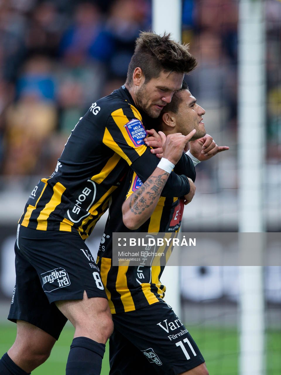Häckens Ivo Pekalski kramar om jublande Paulo De Oliveira