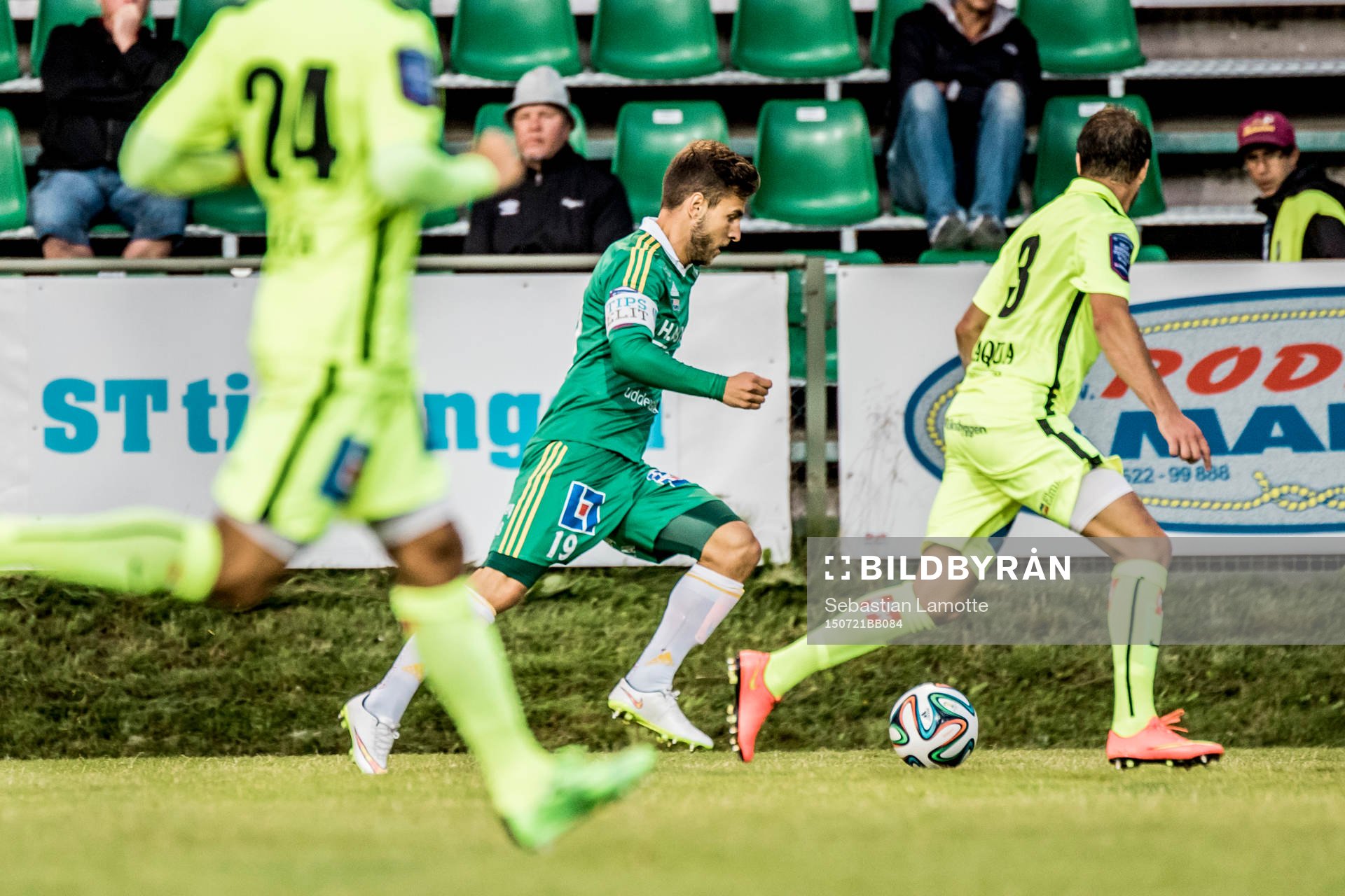 Ljungskiles Admir Bajrovic med boll
