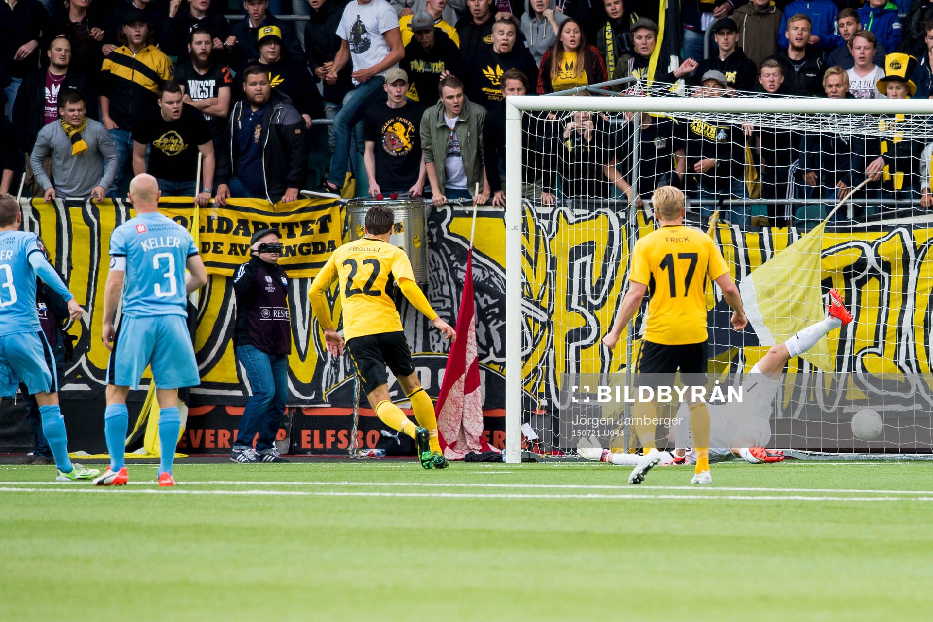 Randers målvakt Karl-Johan Johnsson släpper in 1-0 av