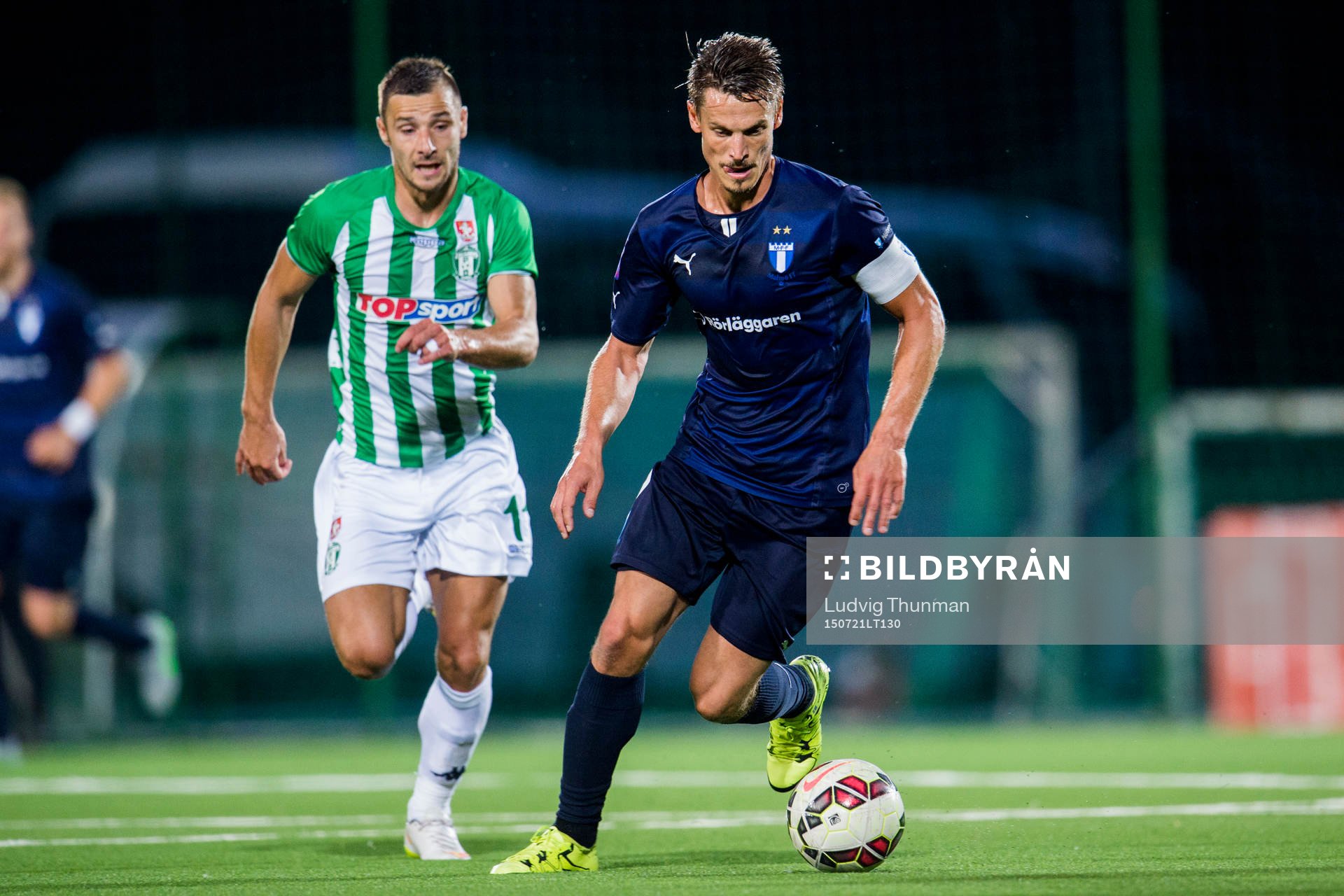 Zalgiris Andro Svrljuga jagar Malmö FFs Markus Rosenberg