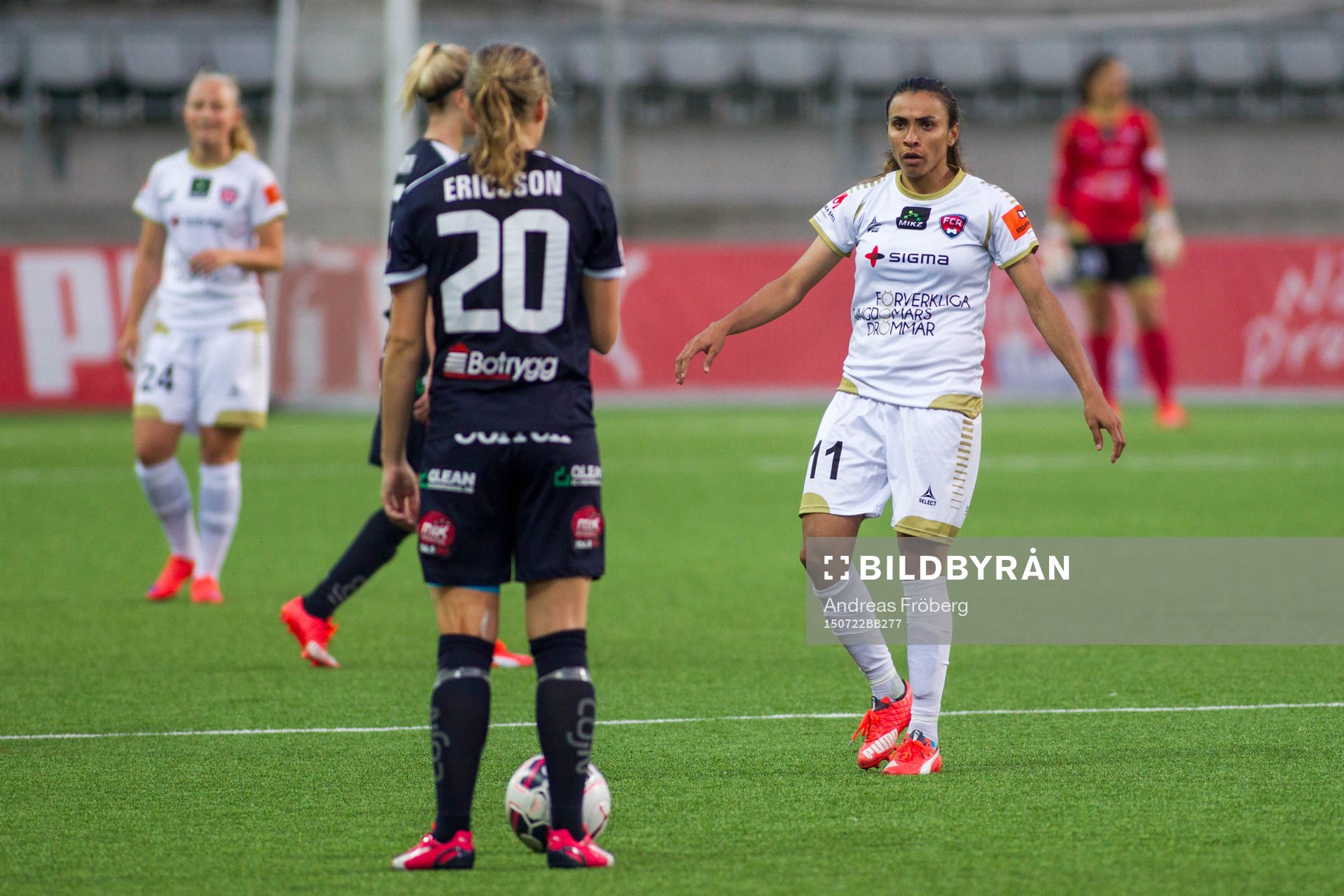 FC Rosengårds Marta Viera da Silva i diskussion med