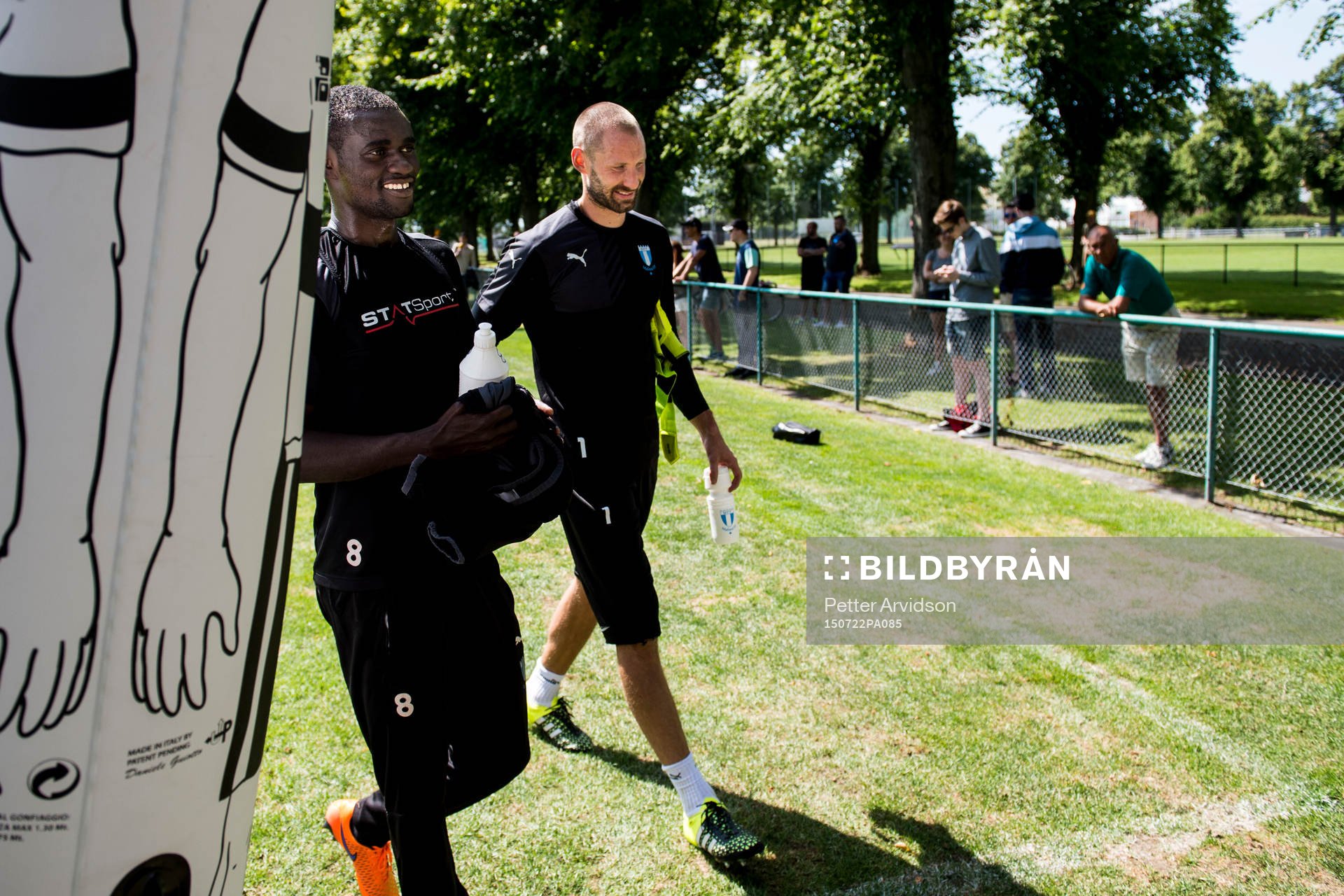 Malmö FFs Enock Kofi Adu och nyförvärv målvakt Johan