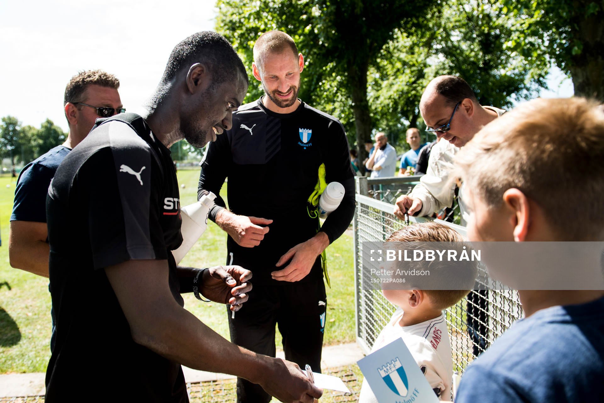 Malmö FFs Enock Kofi Adu och nyförvärv målvakt Johan
