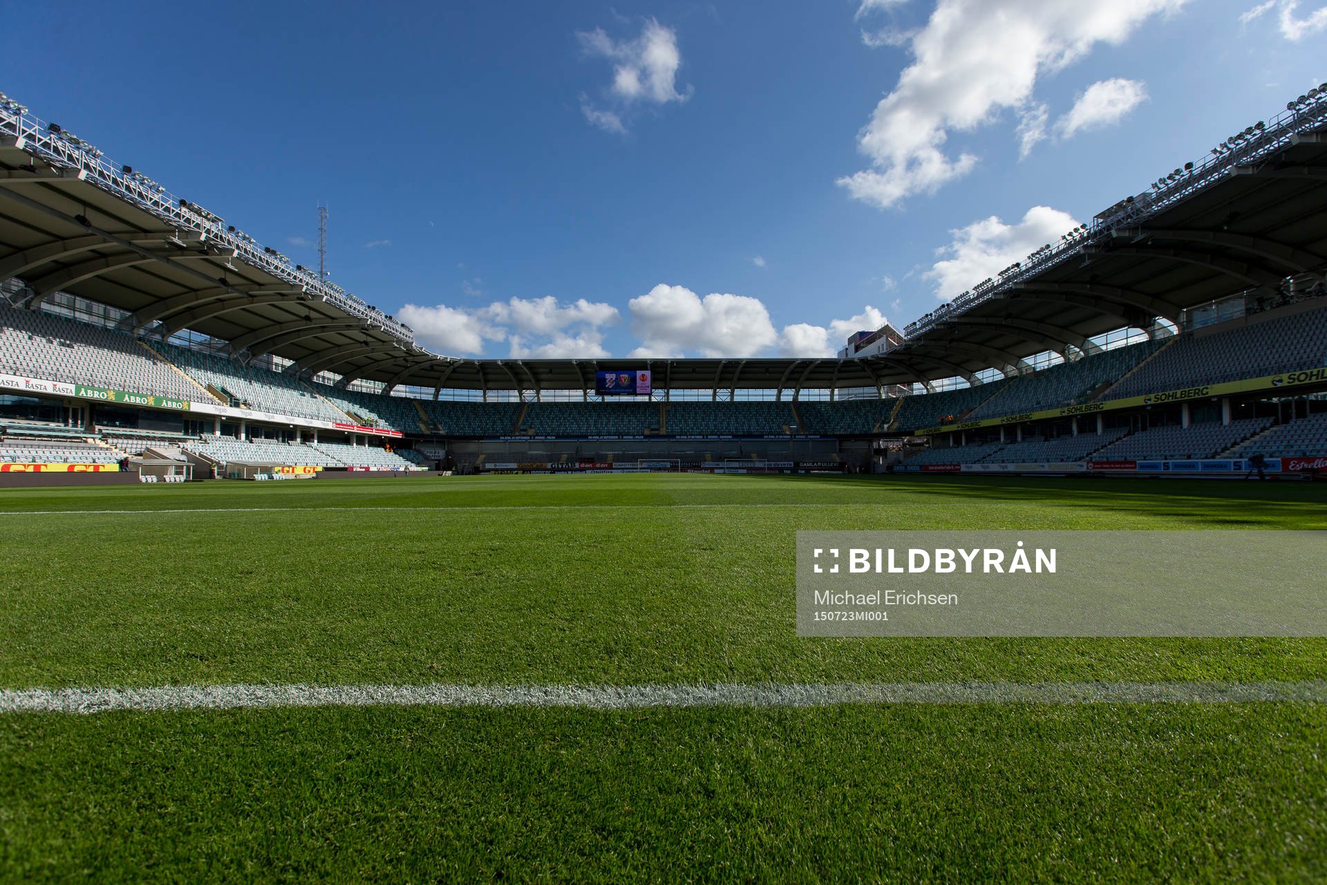 Vy över Gamla Ullevi innan fotbollsmatchen i kvalet till