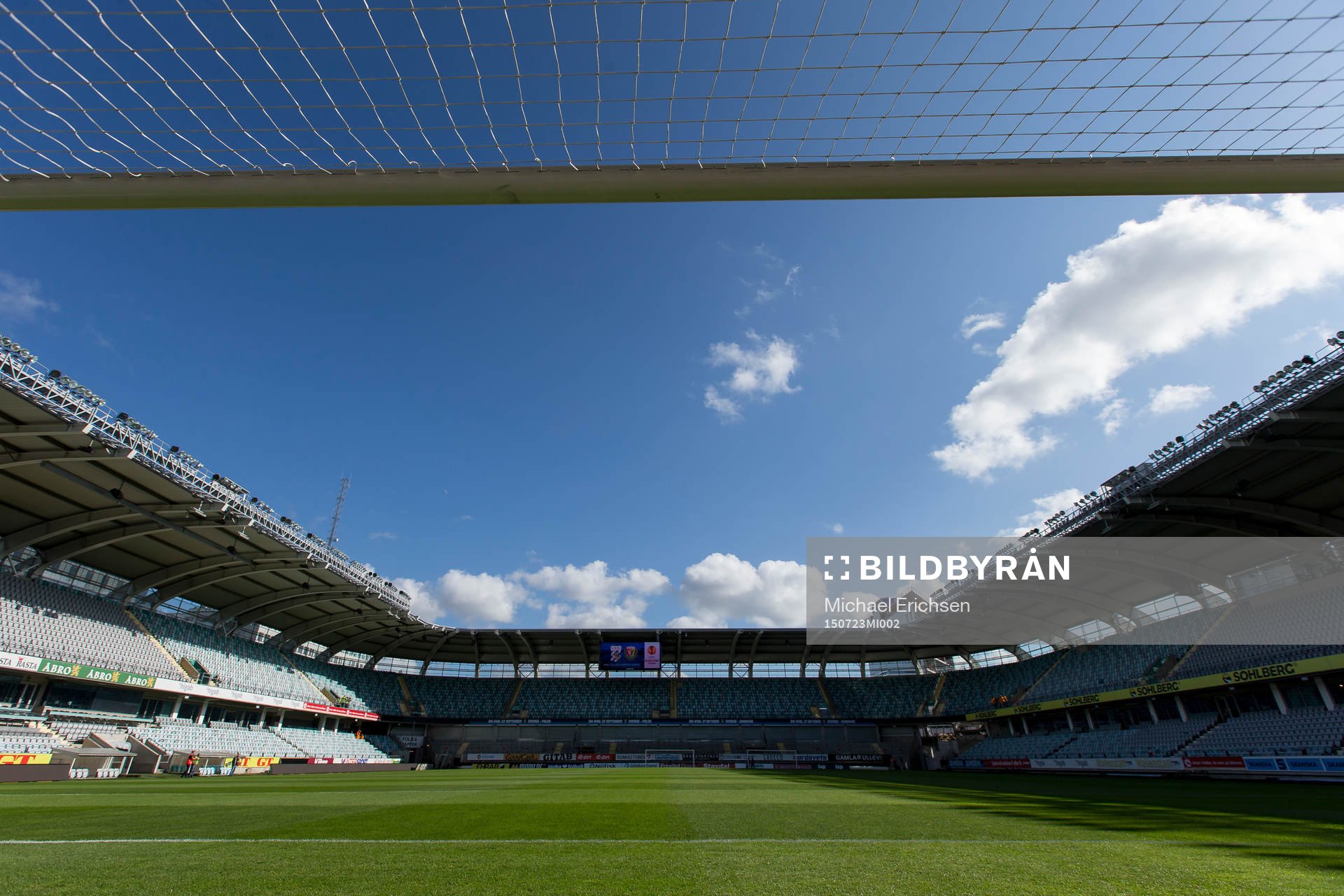 Vy över Gamla Ullevi innan fotbollsmatchen i kvalet till