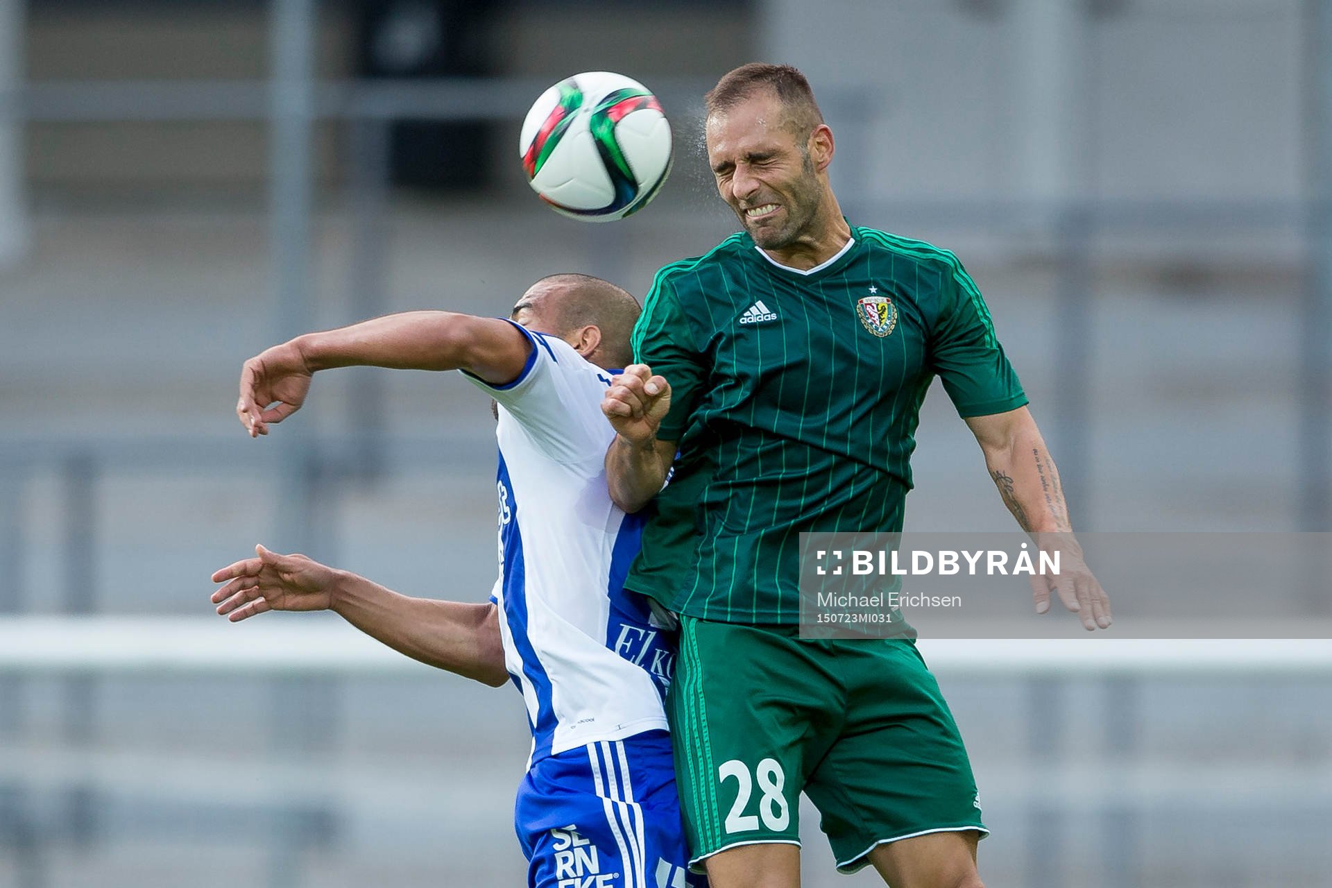Slask Wroclaws Flavio Paixao vinner nickduell mot IFK Göteborgs Haitam Aleesami under fotbollsmatchen i kvalet till Europa League mellan IFK Göteborg och Slask Wroclaw den 23 juli 2015 i Göteborg.