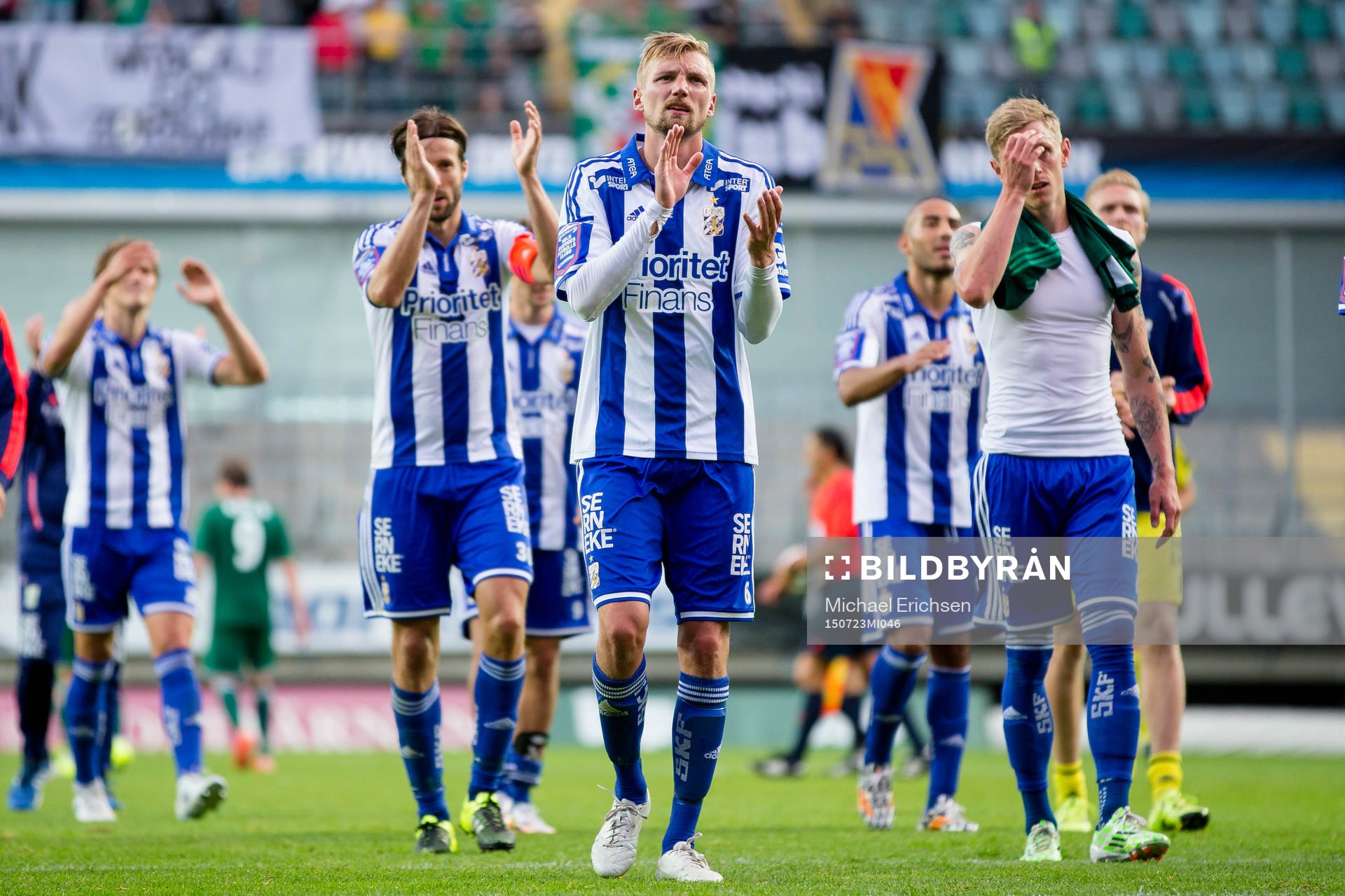 IFK Göteborgs Sebastian Eriksson och övriga spelare går