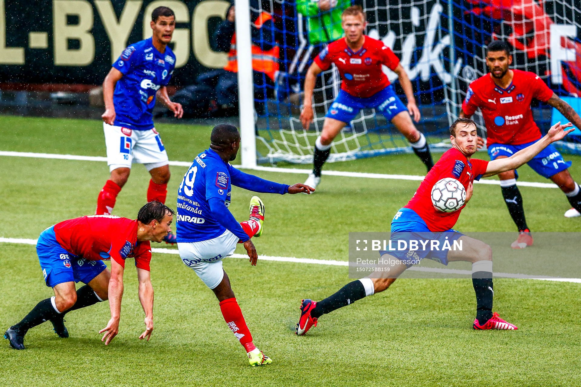 Åtvidabergs John Owoeri med målchans