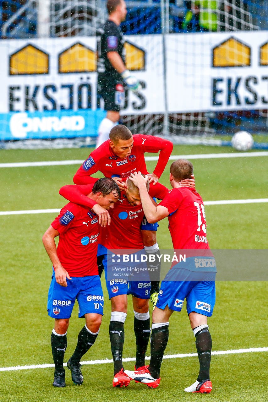 Jubel eter 0-1 av Helsingborgs Robin Simovic