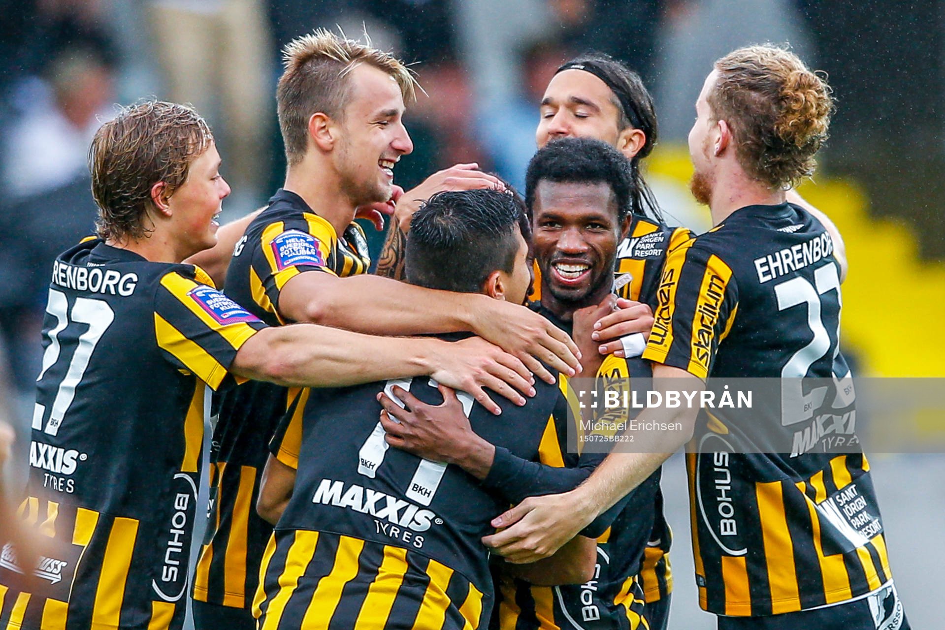 Häckens spelare firar 1-0 av Nasiru Mohammed