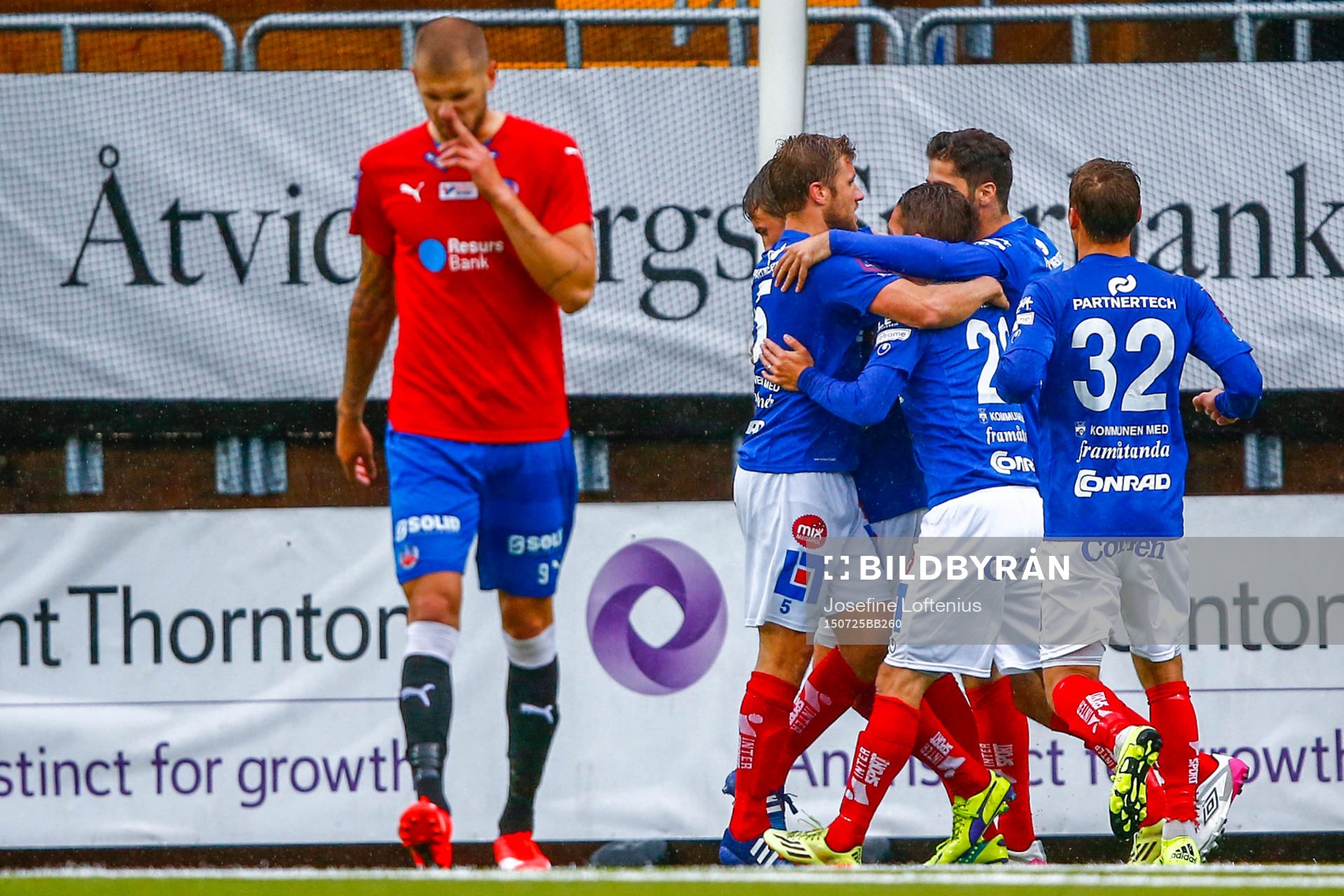 Helsingborgs Robin Simovic deppar samtidigt som