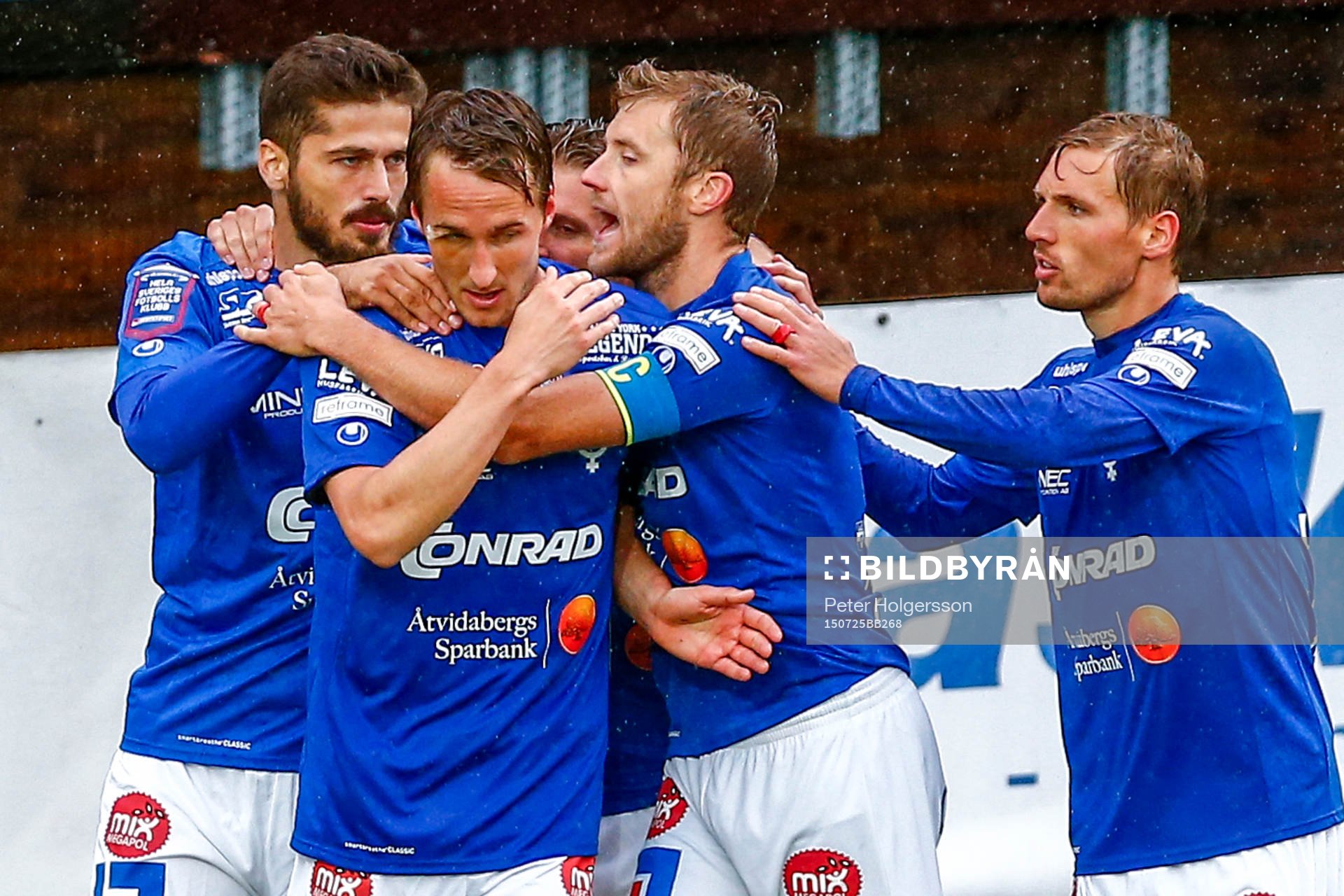 Jubel efter 1-2 av Åtvidabergs Tor Øyvind Hovda under fotbollsmatchen i Allsvenskan mellan Åtvidaberg och Helsingborg den 25 juli 2015 i Åtvidaberg.