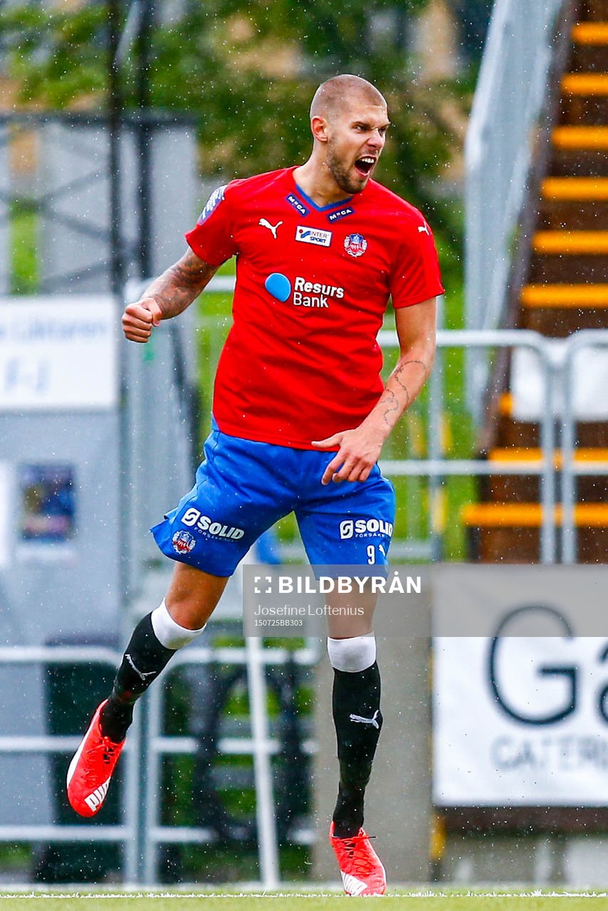 Helsingborgs Robin Simovic firar 2-0