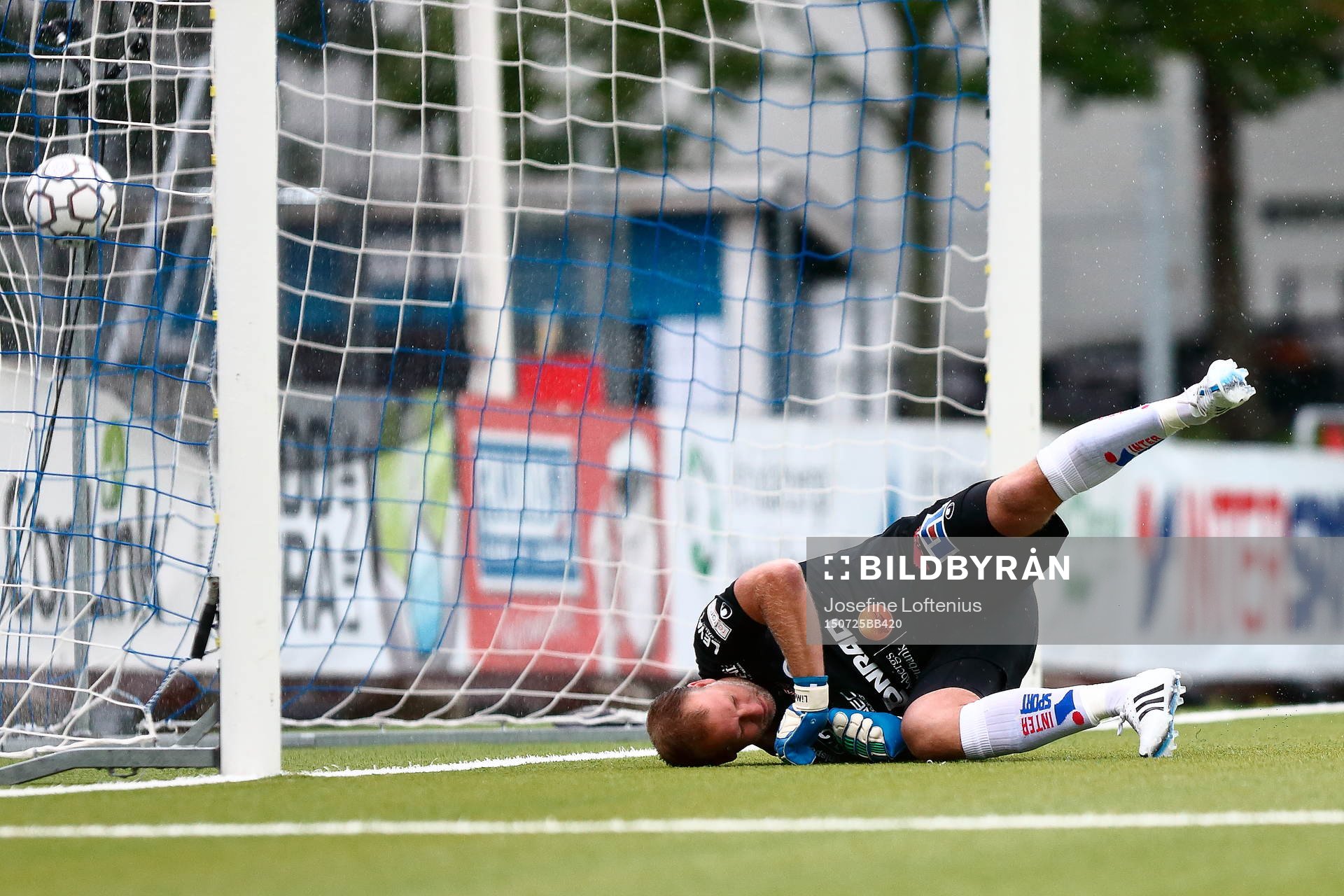 Åtvidabergs målvakt Henrik Gustavsson har släppt in